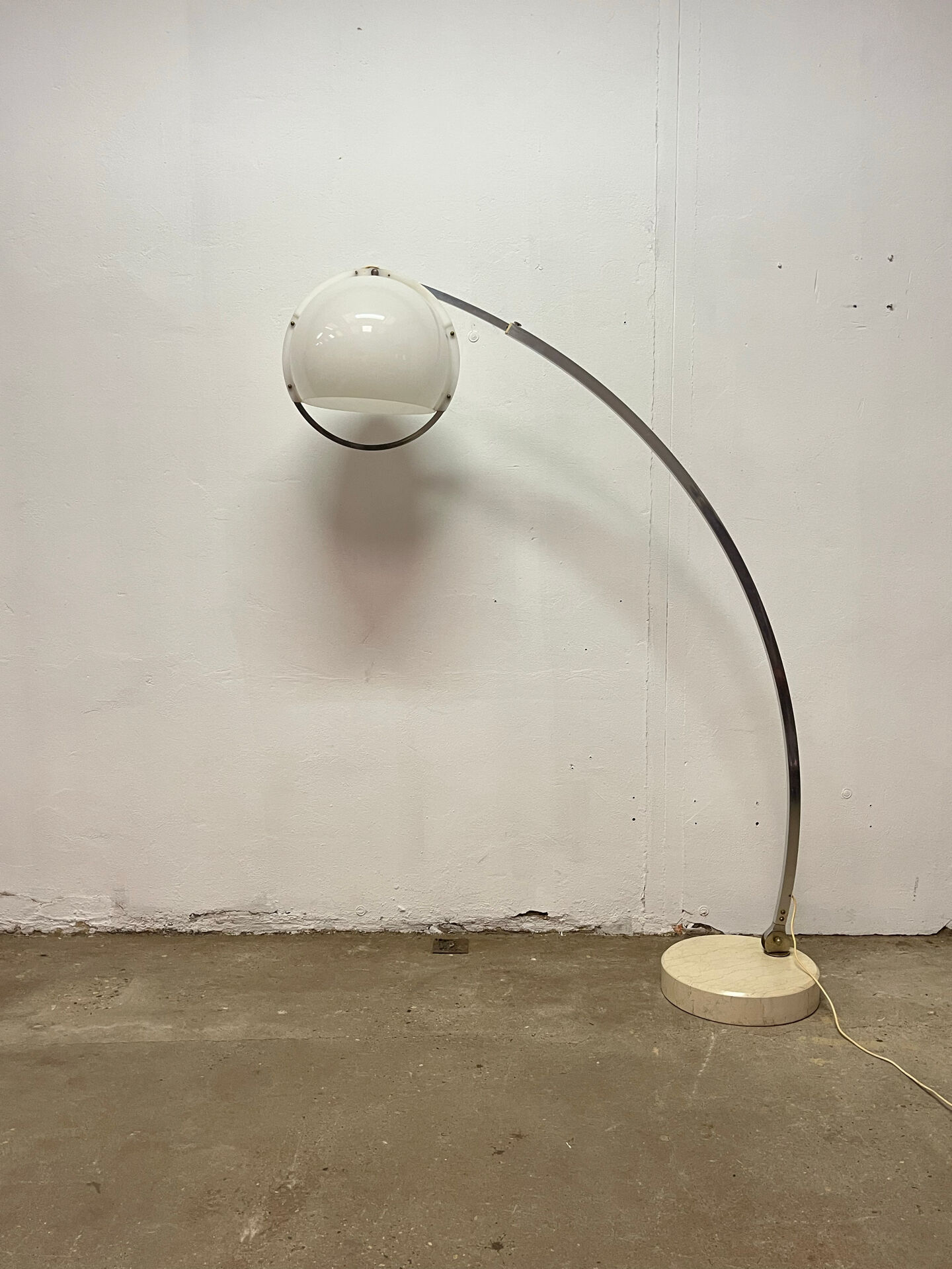 Arc floor lamp Guzzini 1970s