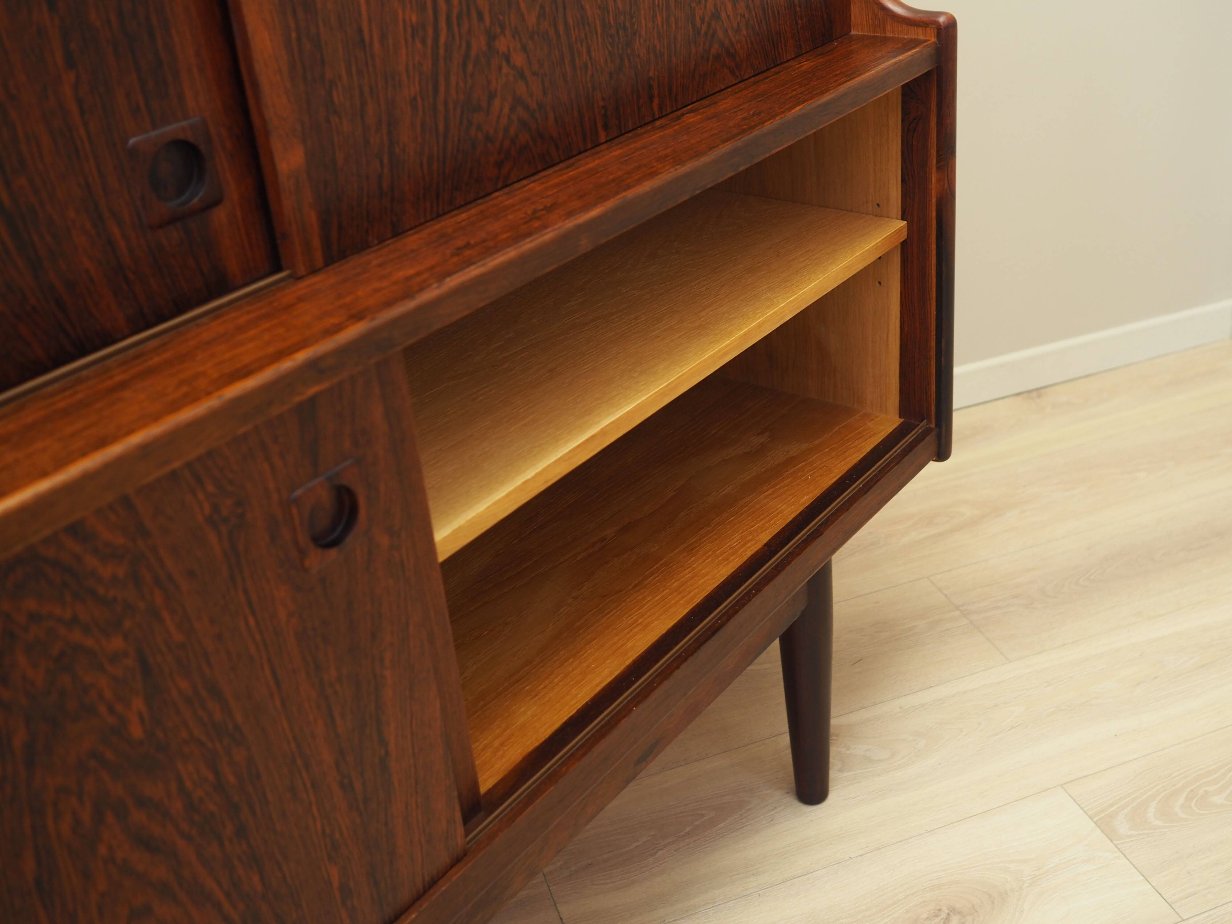 Buffet haut en palissandre, design danois, années 1960, designer : Johannes Andersen, fabrication : Skaaning Furnitu