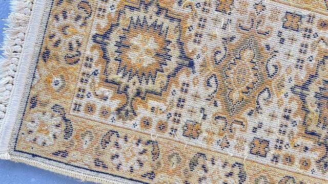 Tapis sarouk vintage moutarde