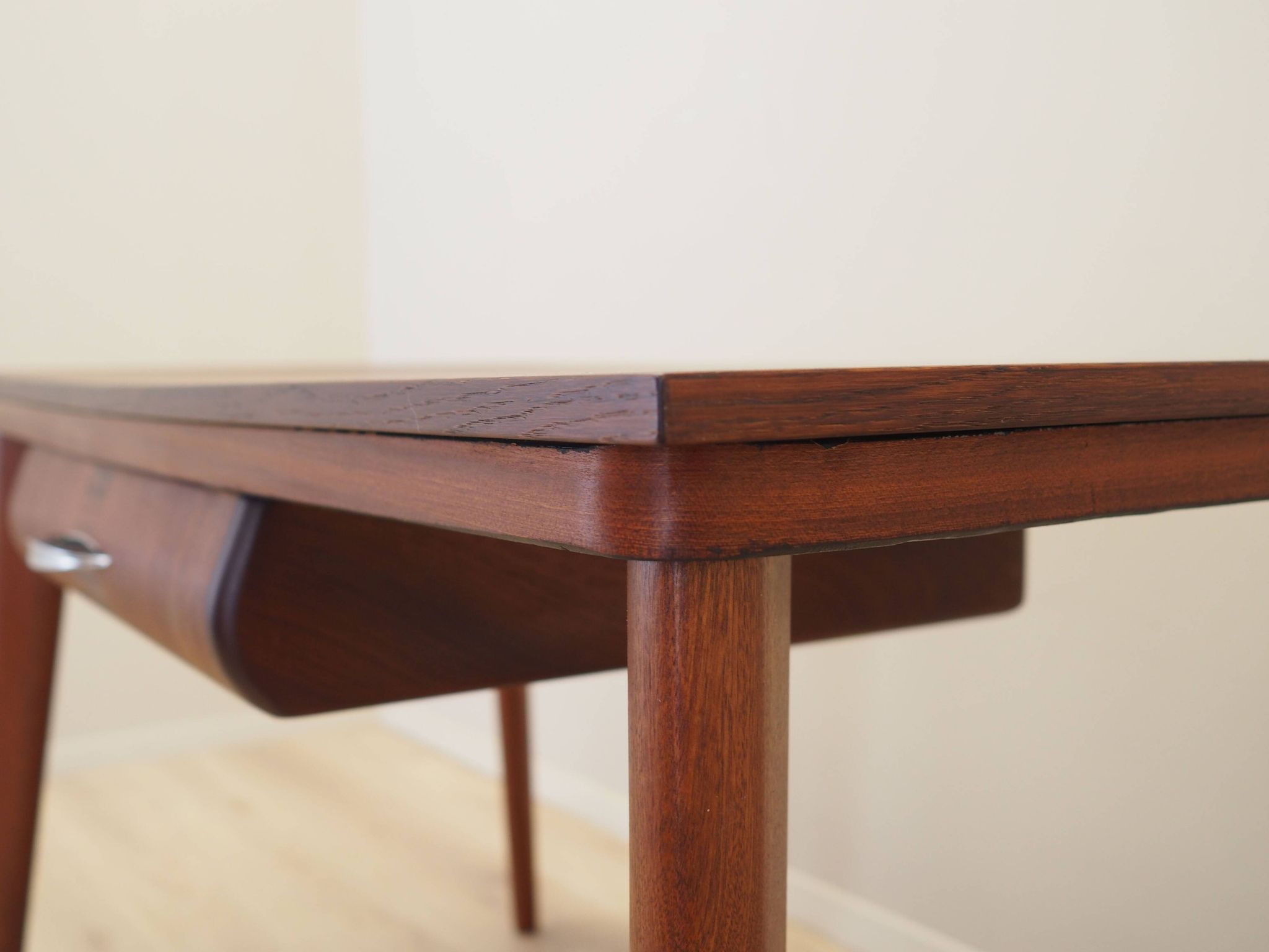 Oak desk, Italian design, 1970s, production: Italy