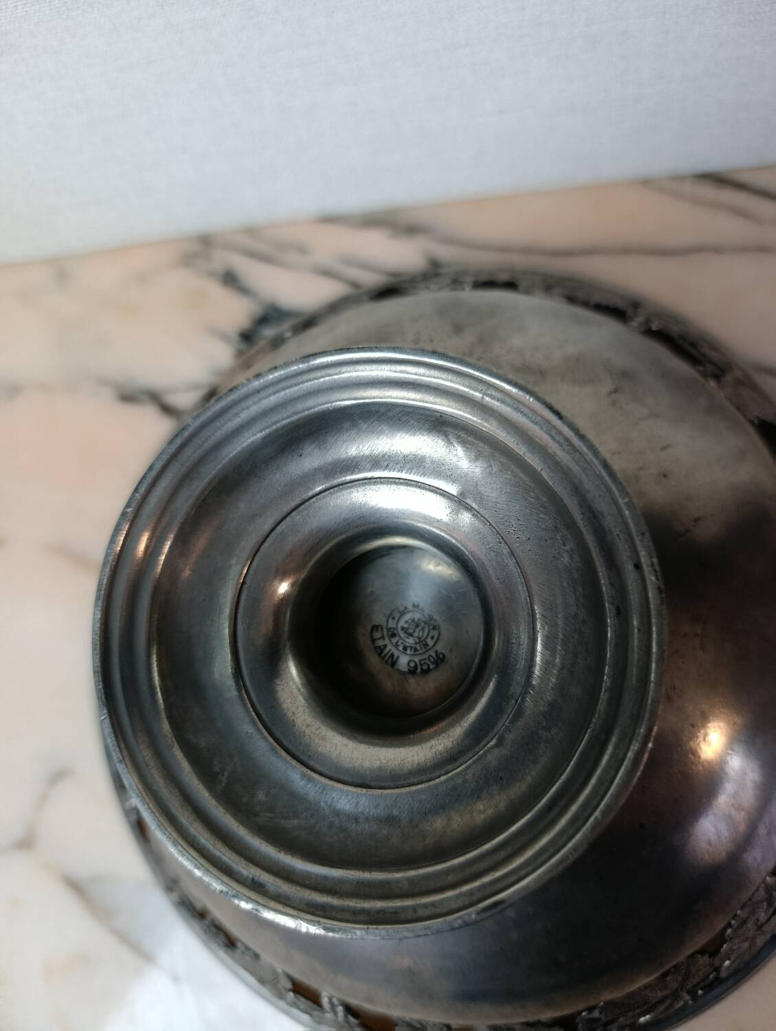 Fruit bowl in pewter