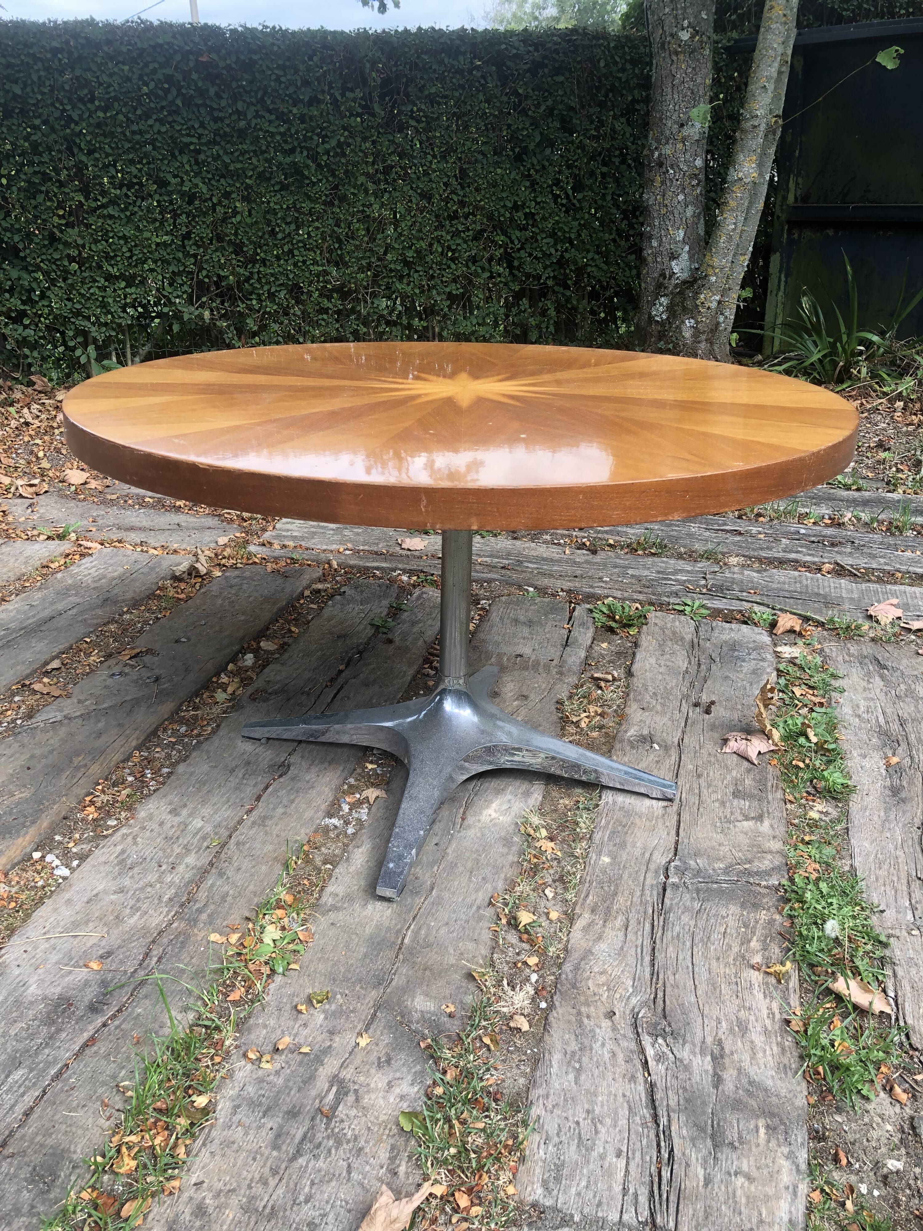 Inlaid circular table