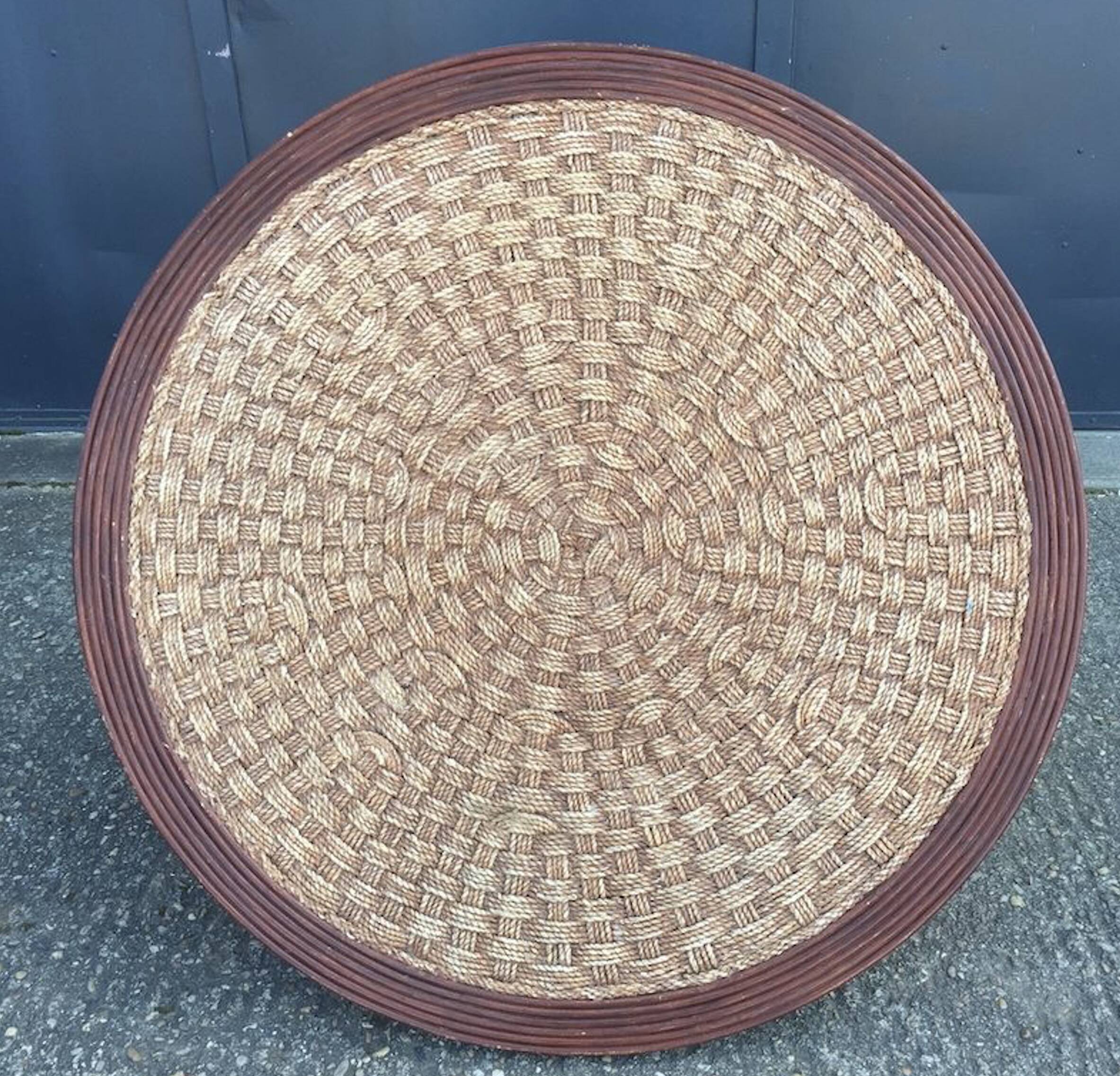 Coffee table in rope and wood