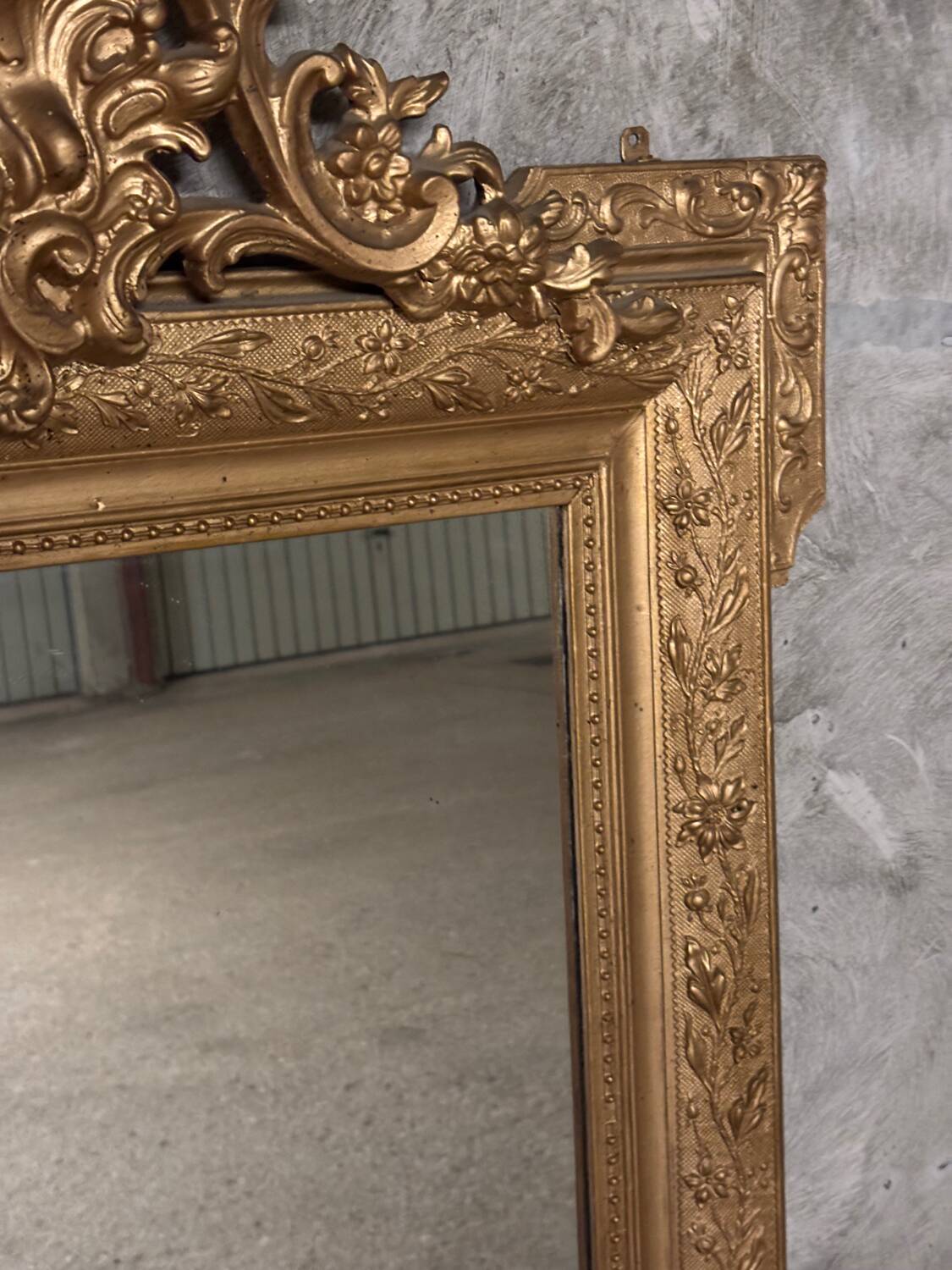 Miroir doré ancien motif floraux 19eme