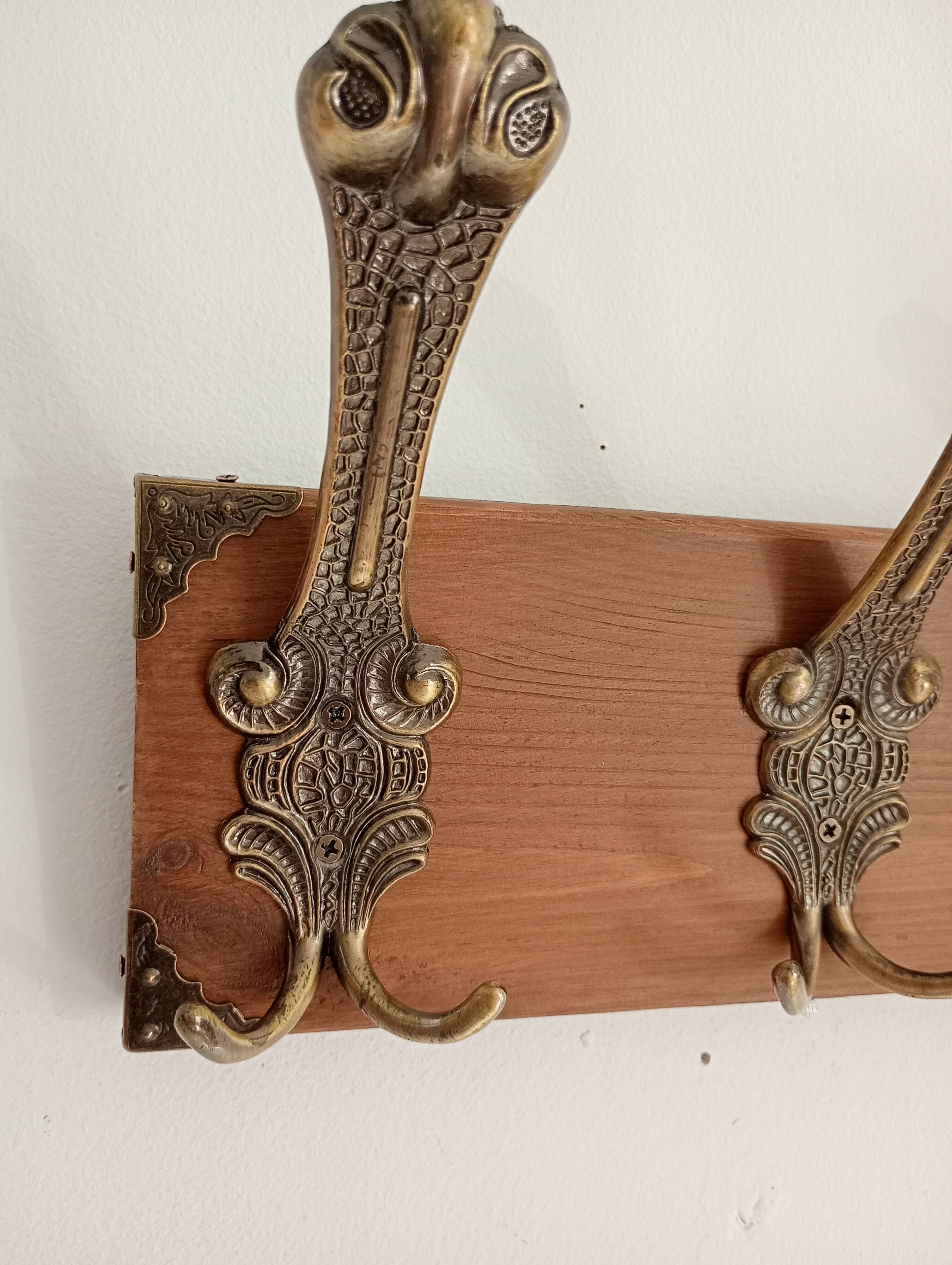 Vintage wall coat rack in patinated wood and metal – 4 double hooks