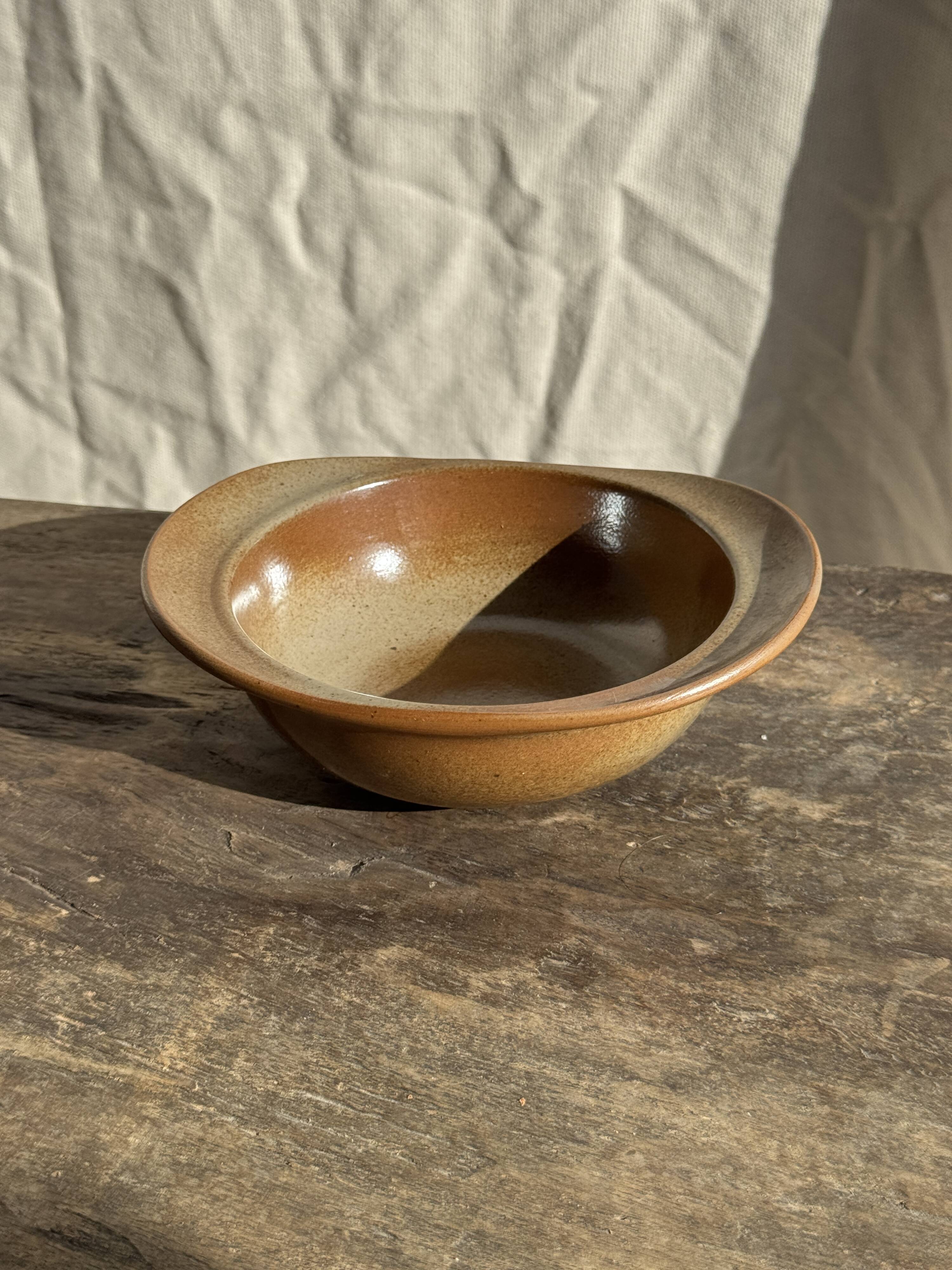 Small stoneware bowl with two wide, flat handles D:15-18.5