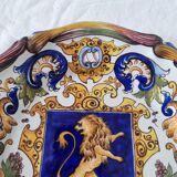 Magnifique assiette ancienne en faïence française à boucliers signée Keller