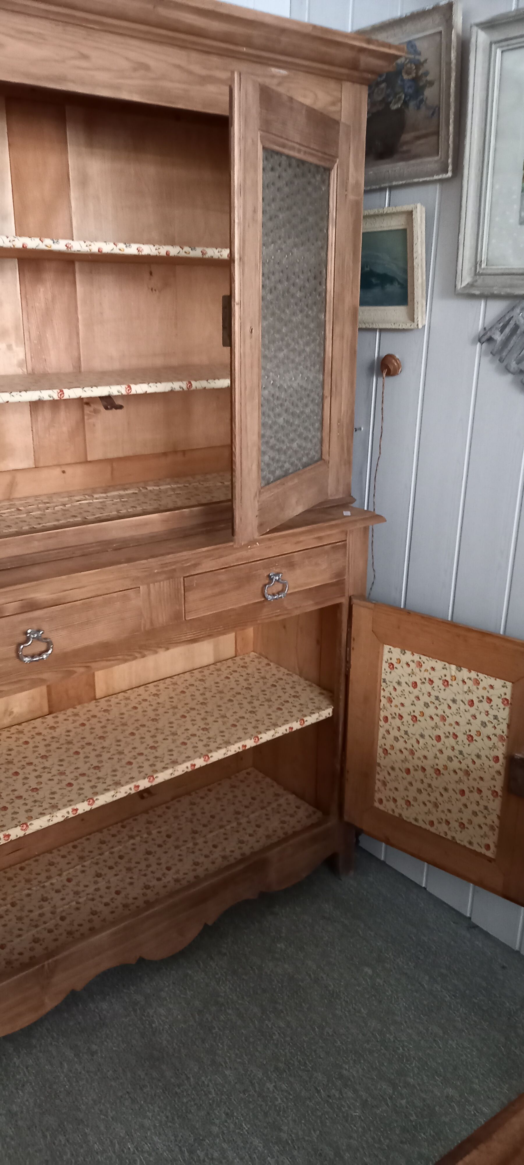 Furniture in two glazed bodies