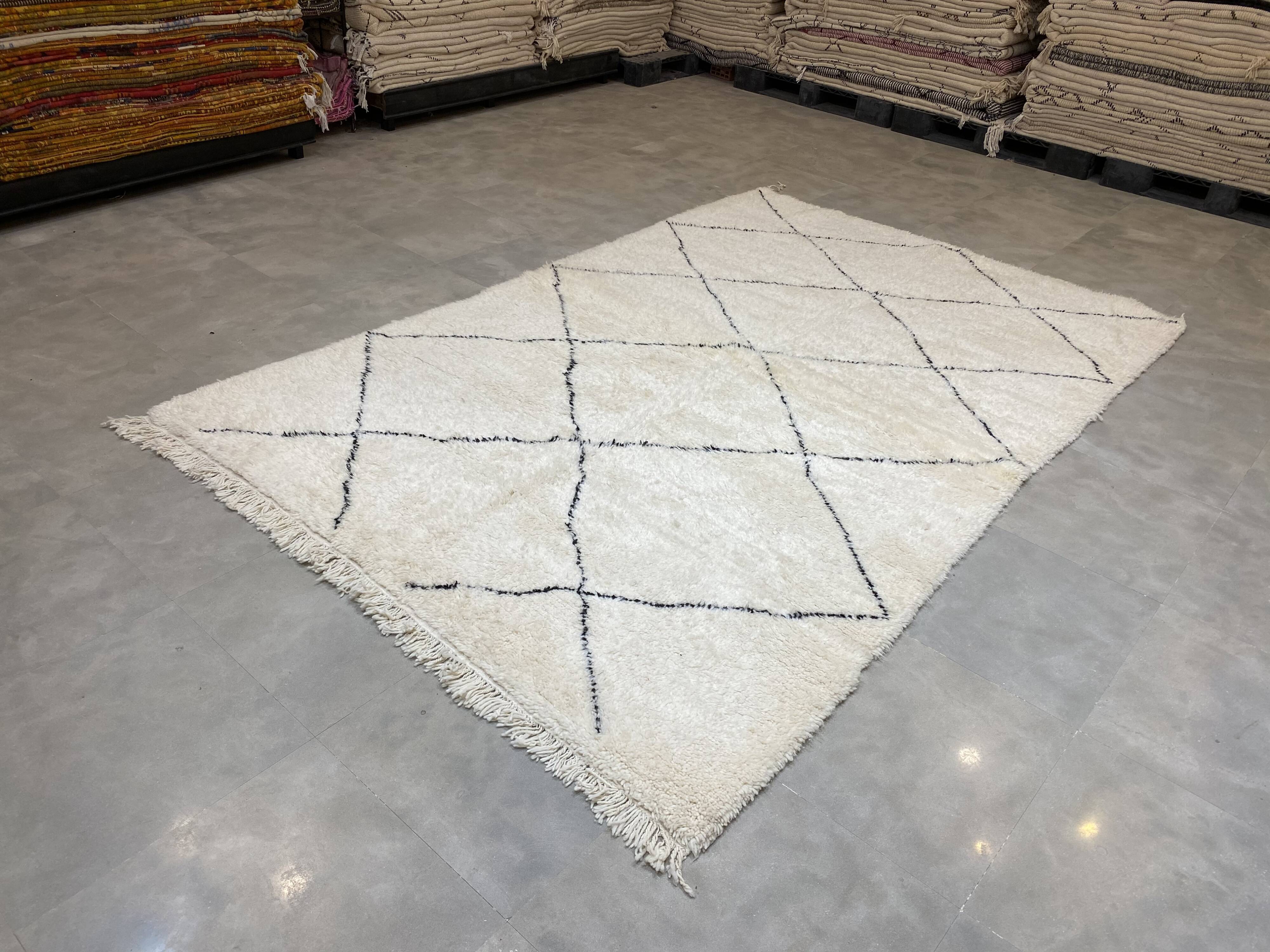 White/black berbere wool carpet  205x320cm