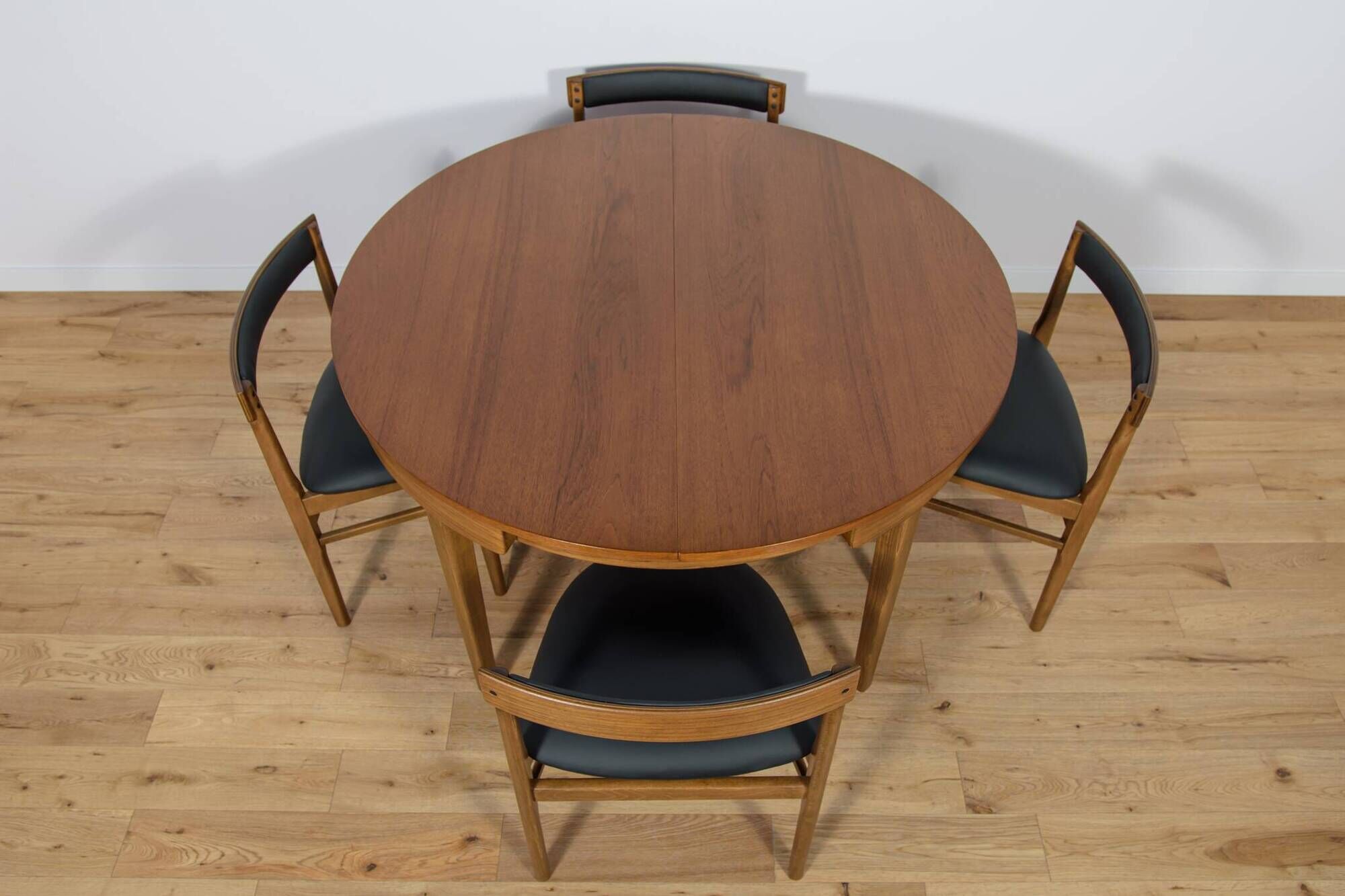 Mid-Century Round Extendable Dining Table and Chairs from McIntosh, 1960s, Set of 5