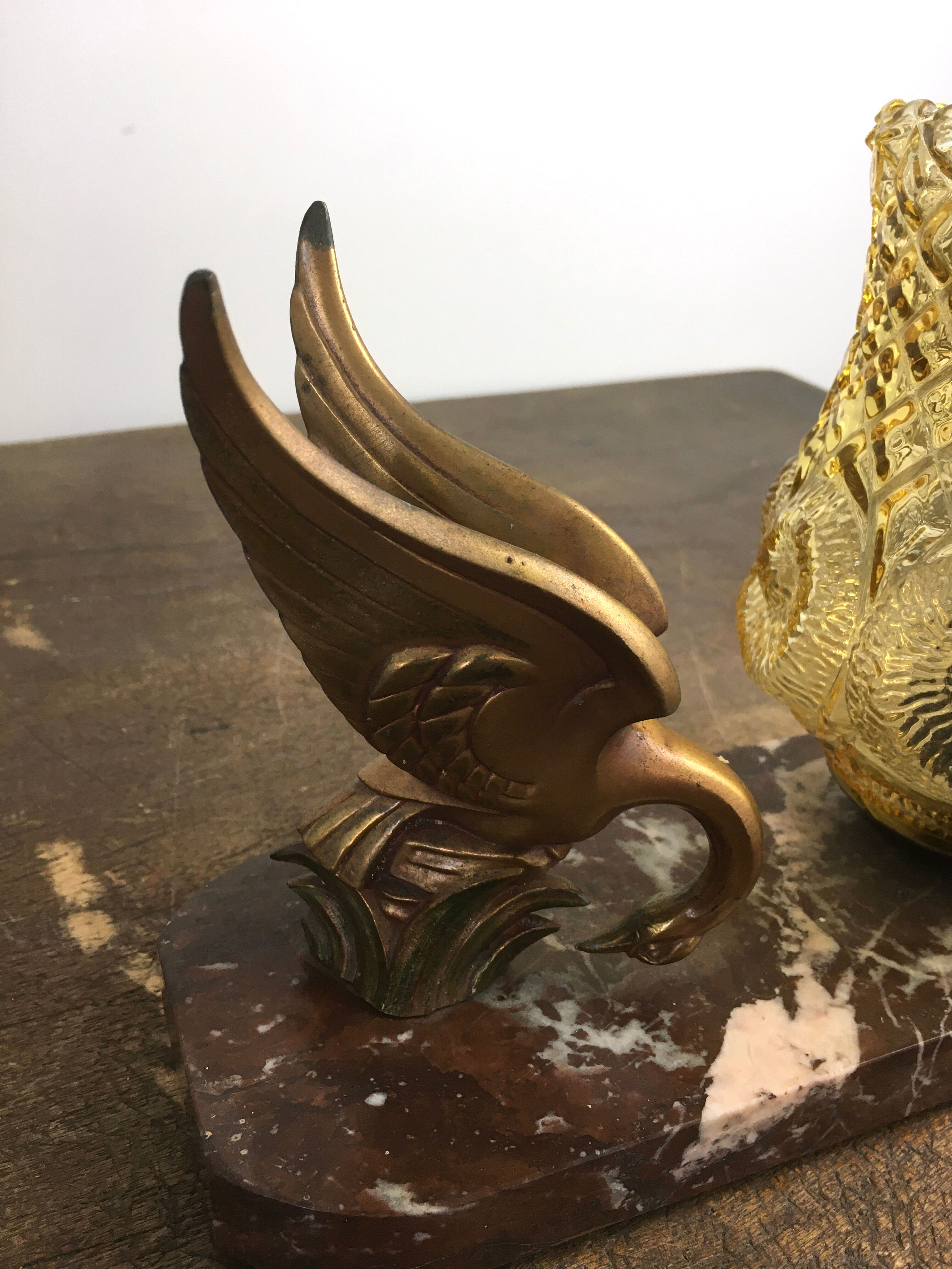 Art deco pose lamp