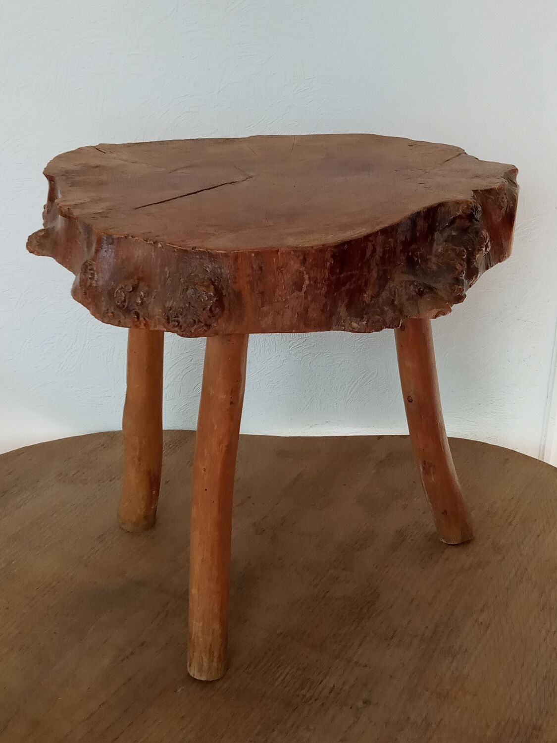 Table d'appoint brutaliste en orme