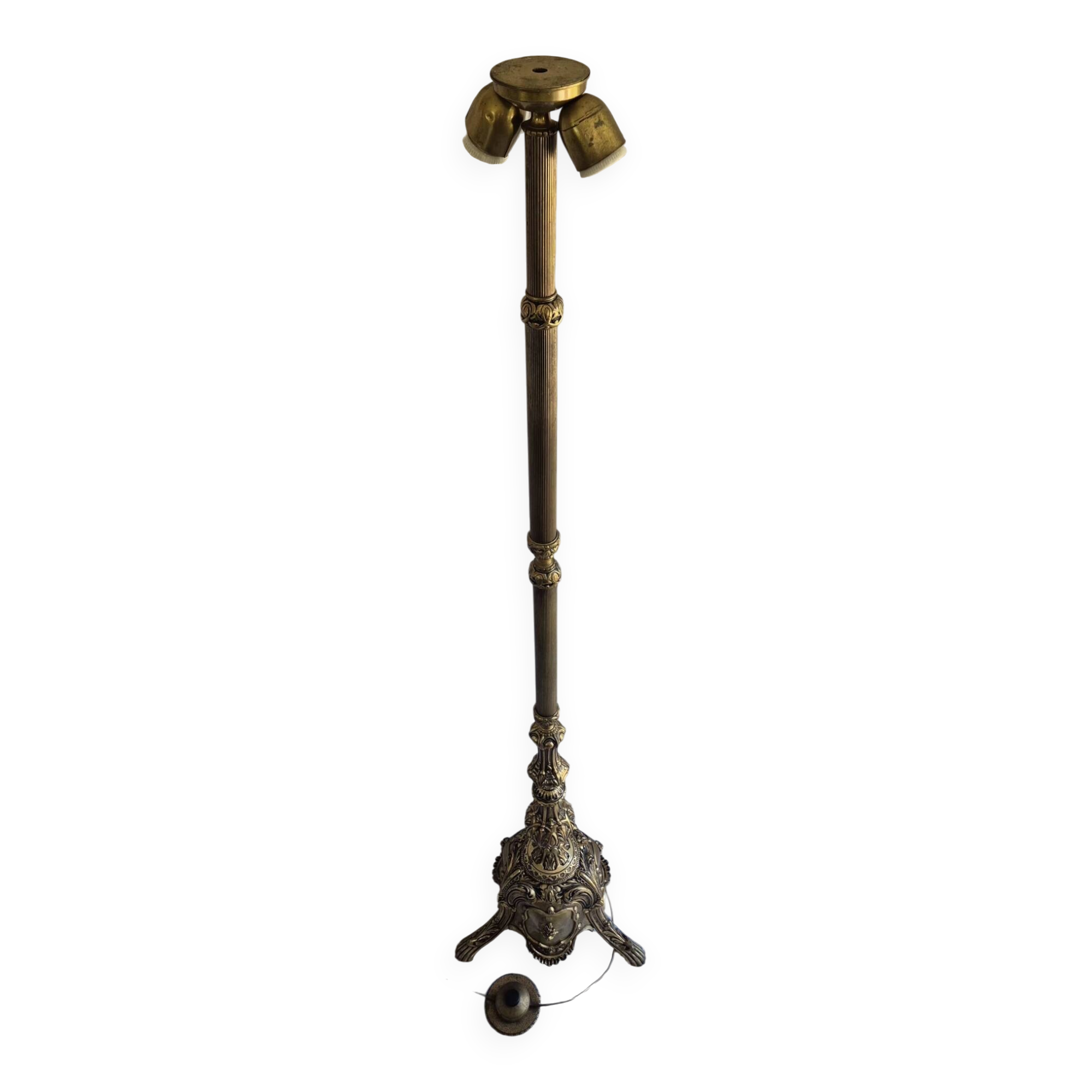 Lampadaire tripode en laiton rococo / Louis XVI, doré