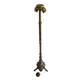 Lampadaire tripode en laiton rococo / Louis XVI, doré
