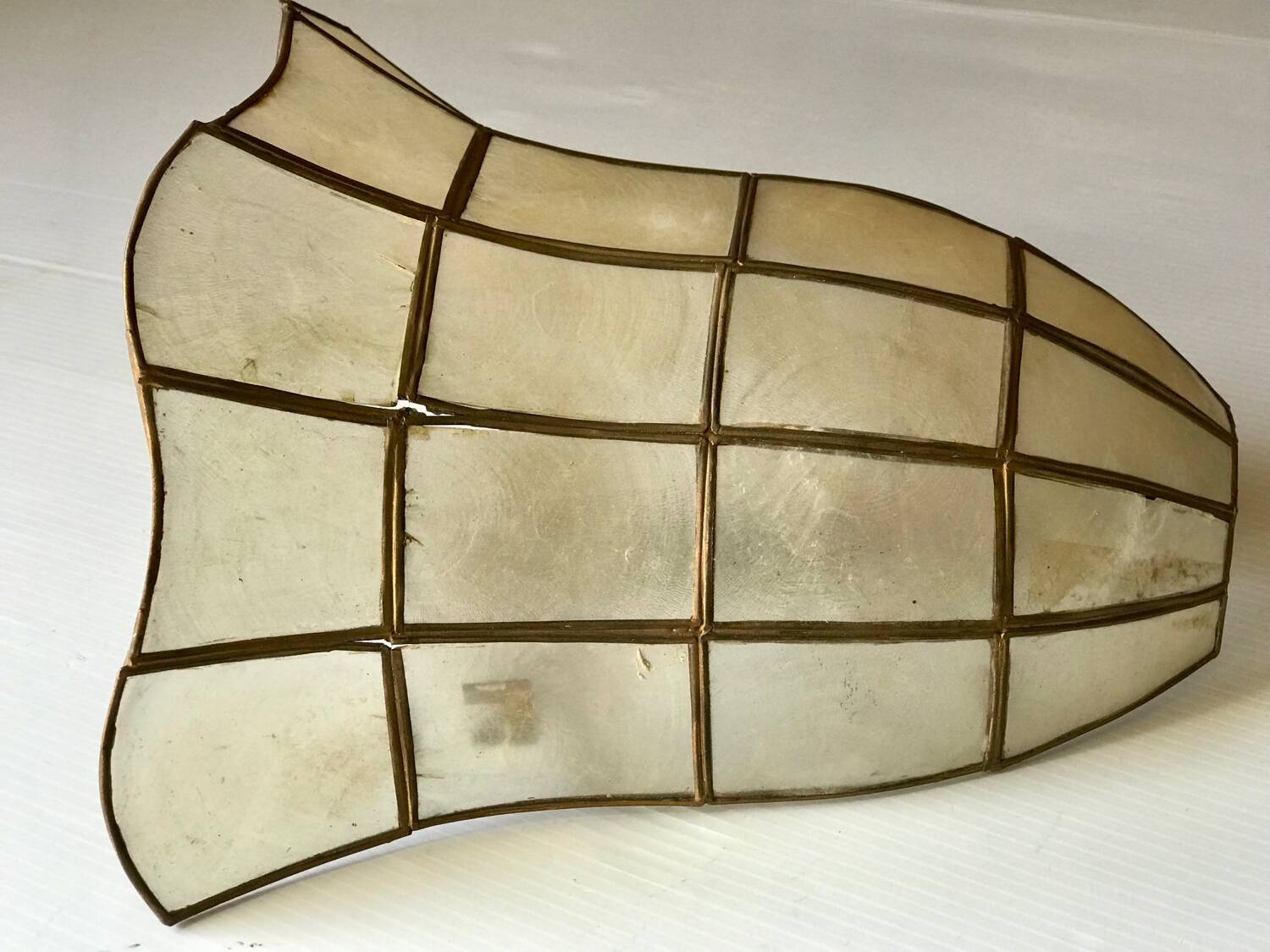 Applique murale en nacre et laiton vintage