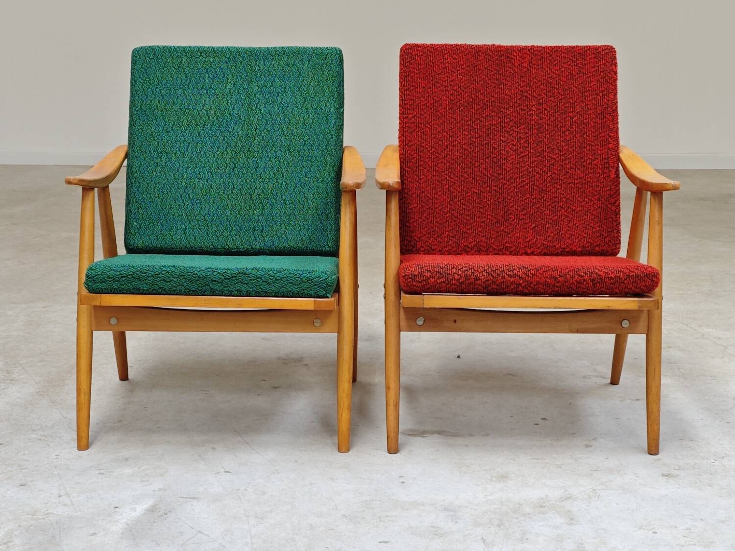 Pair of green-red boomerang armchairs by Antonin Suman for Ton (Thonet) 19