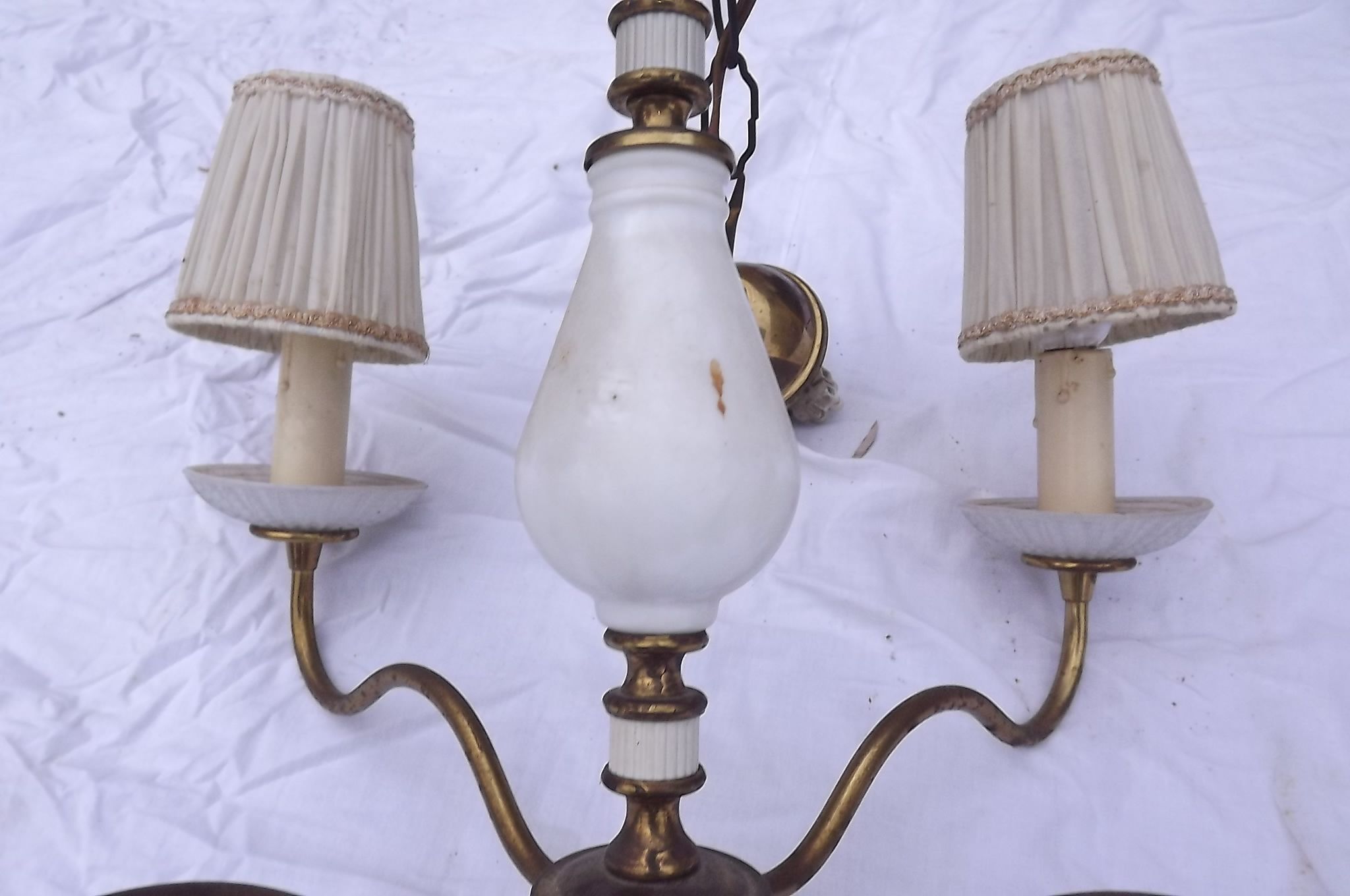 4 metal gold and opalescent arms chandelier