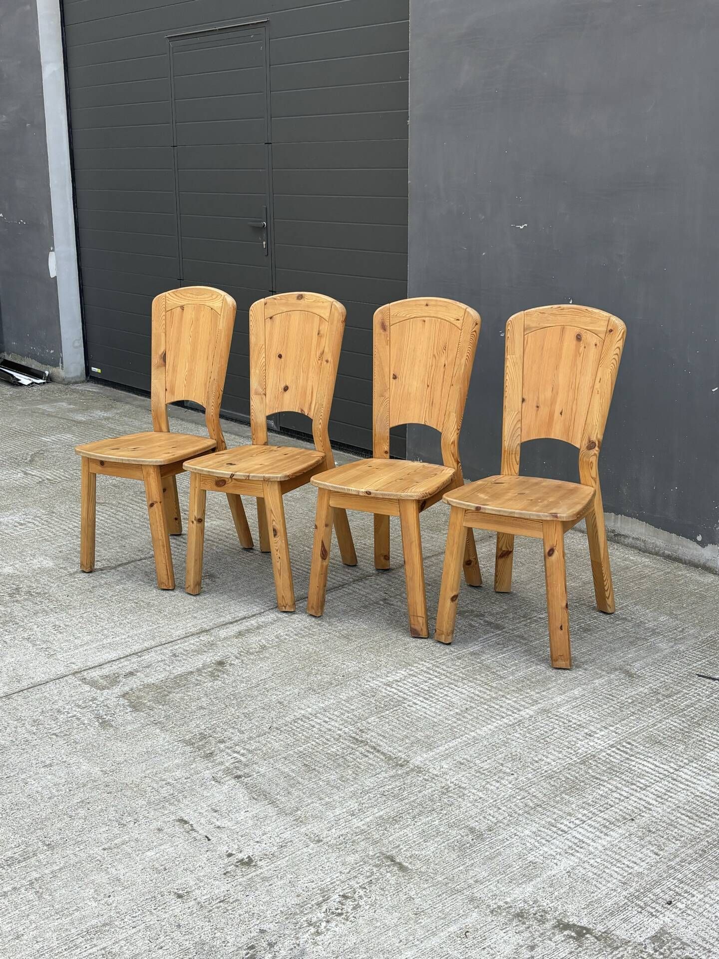 Ensemble de 4 chaises vintage en pin massif