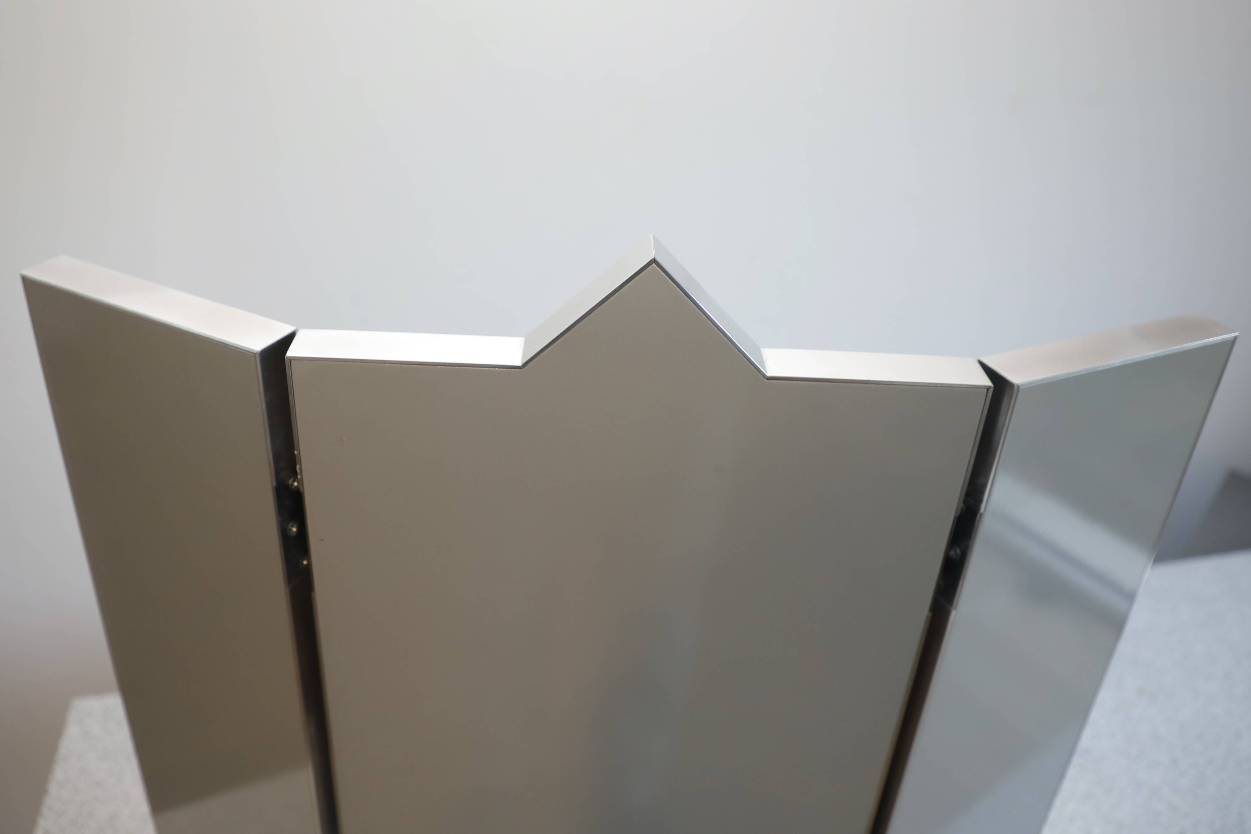 Dione Hairdresser (Antonia Astori, 1980)