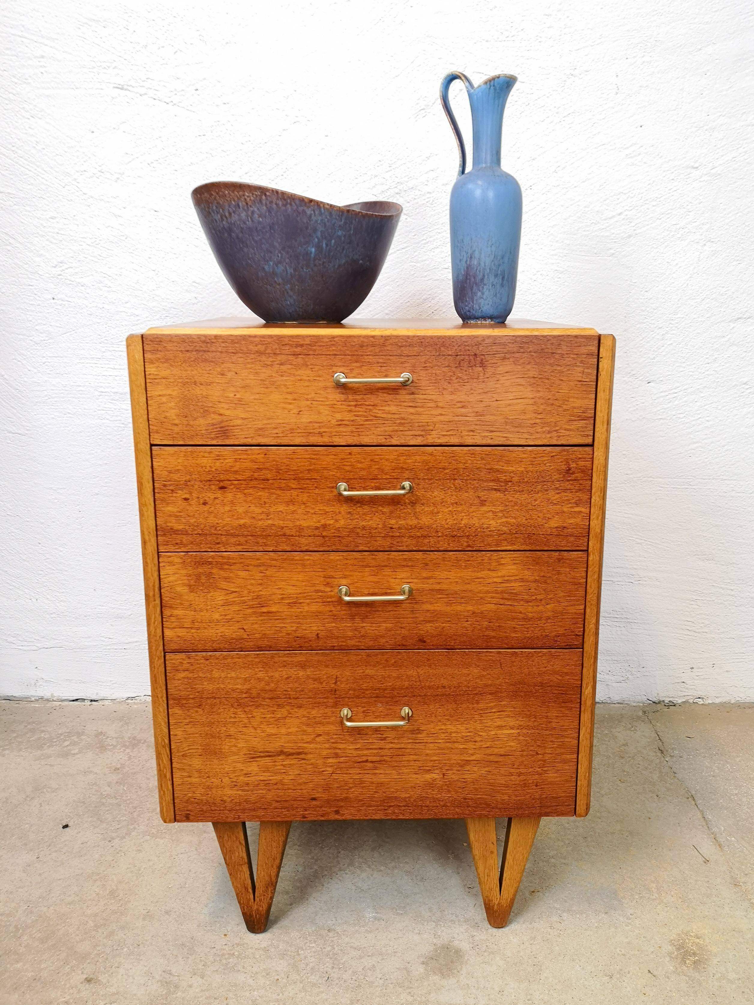 Large modern mid-century ceramic bowl Rörstrand AXK Gunnar Nylund, Sweden, 1950s.