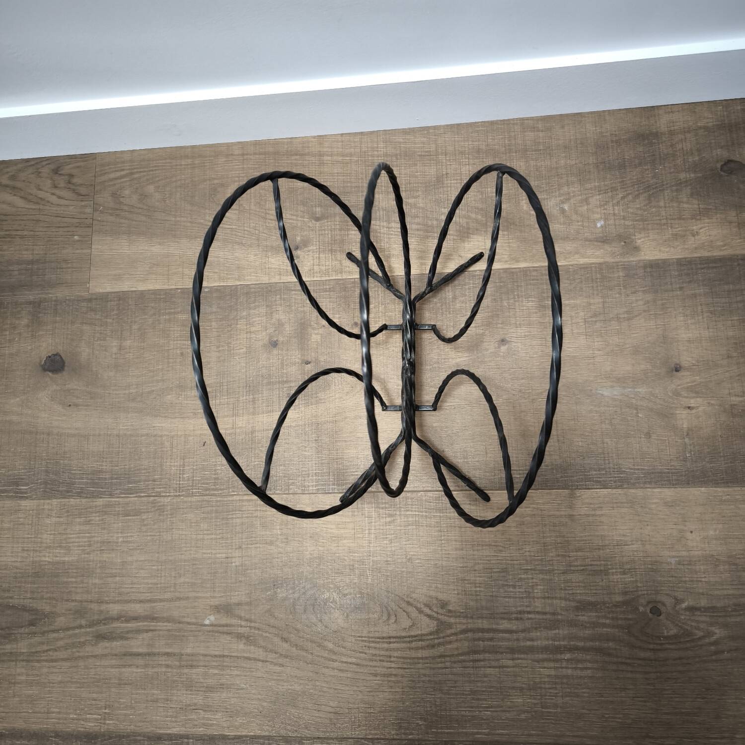Metal magazine holder