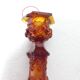 Paire de flambeaux en verre ambré ornés de motifs gothiques