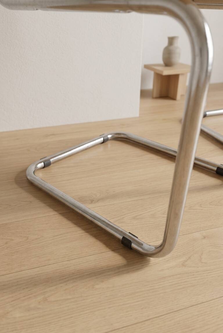 Set of 4 Marcel Breuer tubular chairs, mid-century modern Bauhaus chrome cantilever dining chairs, 20th century