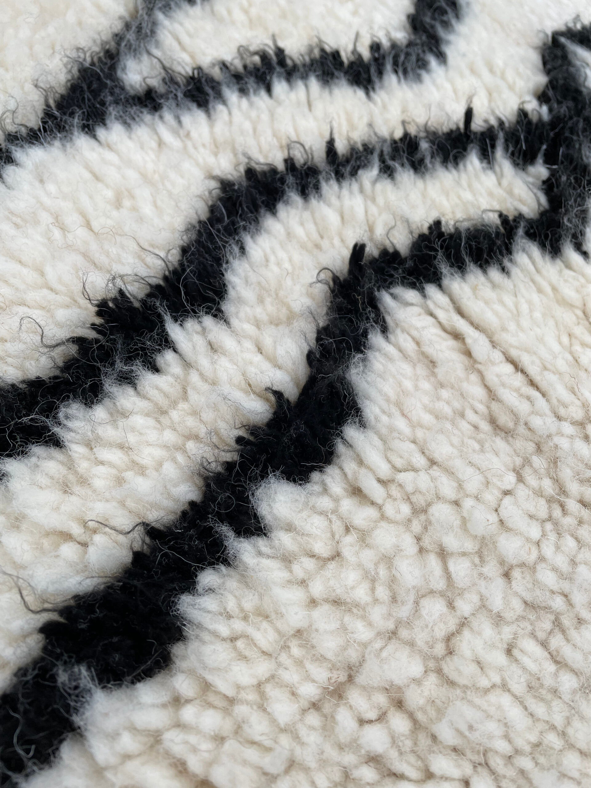 Modern Moroccan berber carpet Beni ouarain 200×320 cm