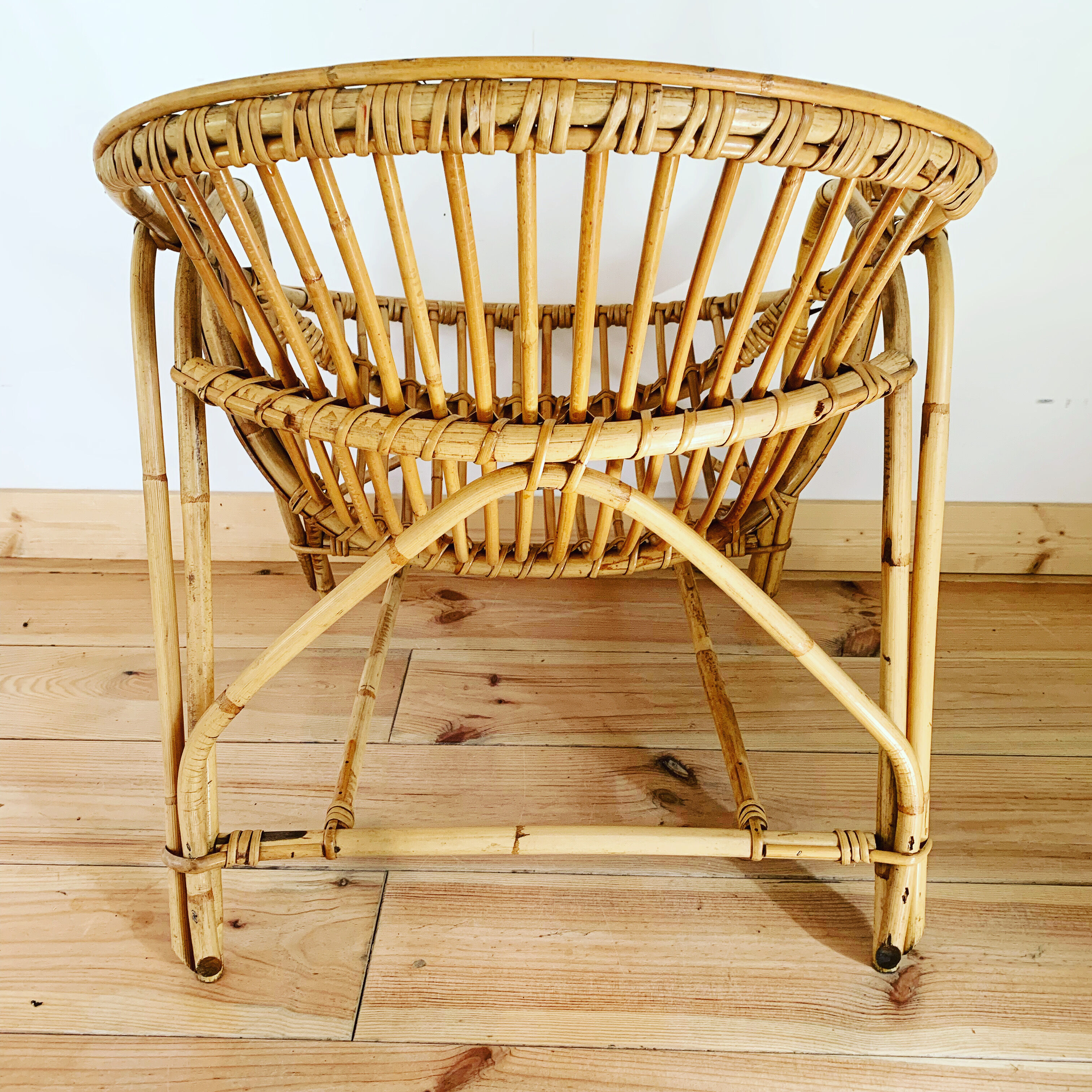 Shell armchair of the 50s in rattan