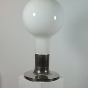 Lampadaire vintage style spatial, ampoule Temde, verre opale chromé.