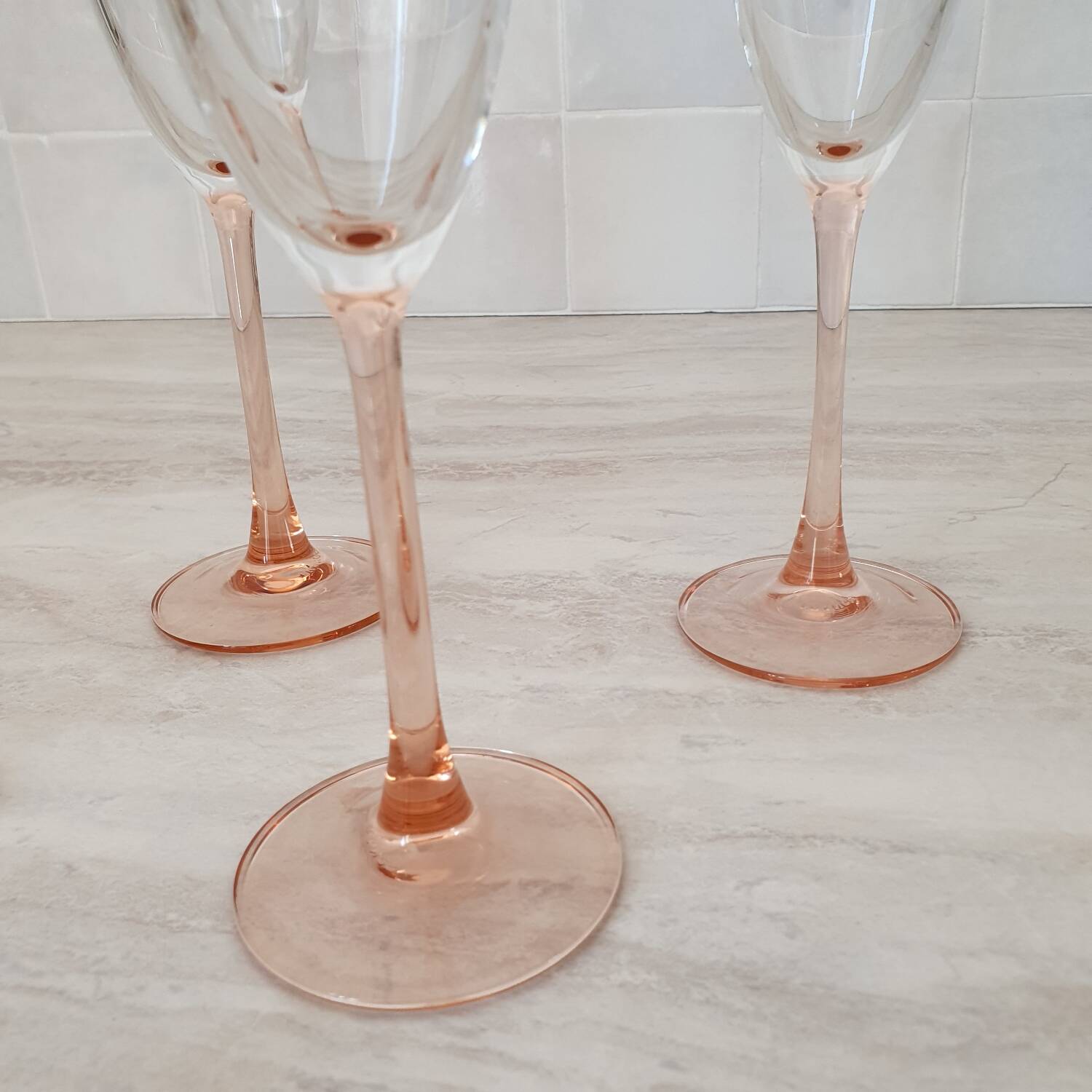 6 champagne flutes with pink stems