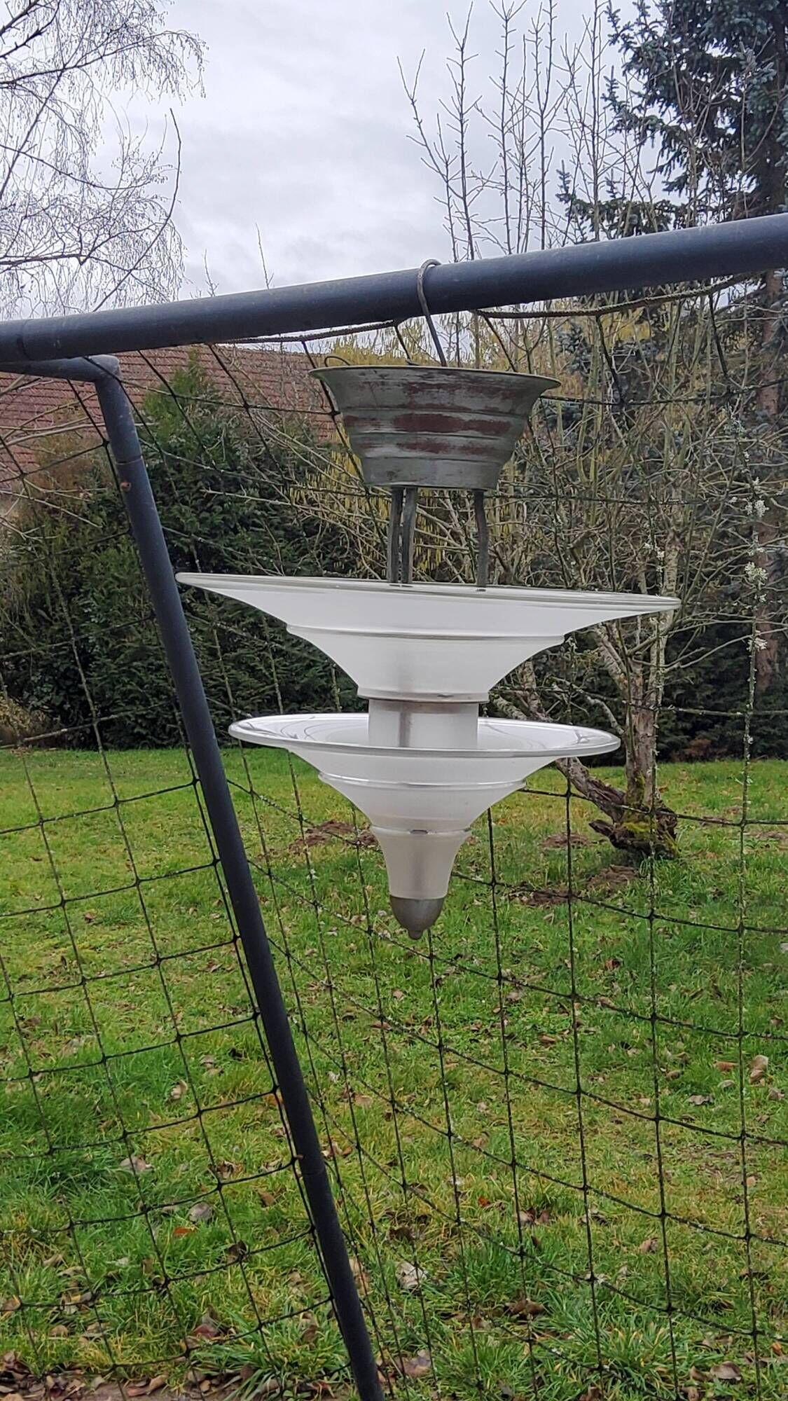 Art Deco chandelier in bronze and silvered brass double sink in opalescent glass