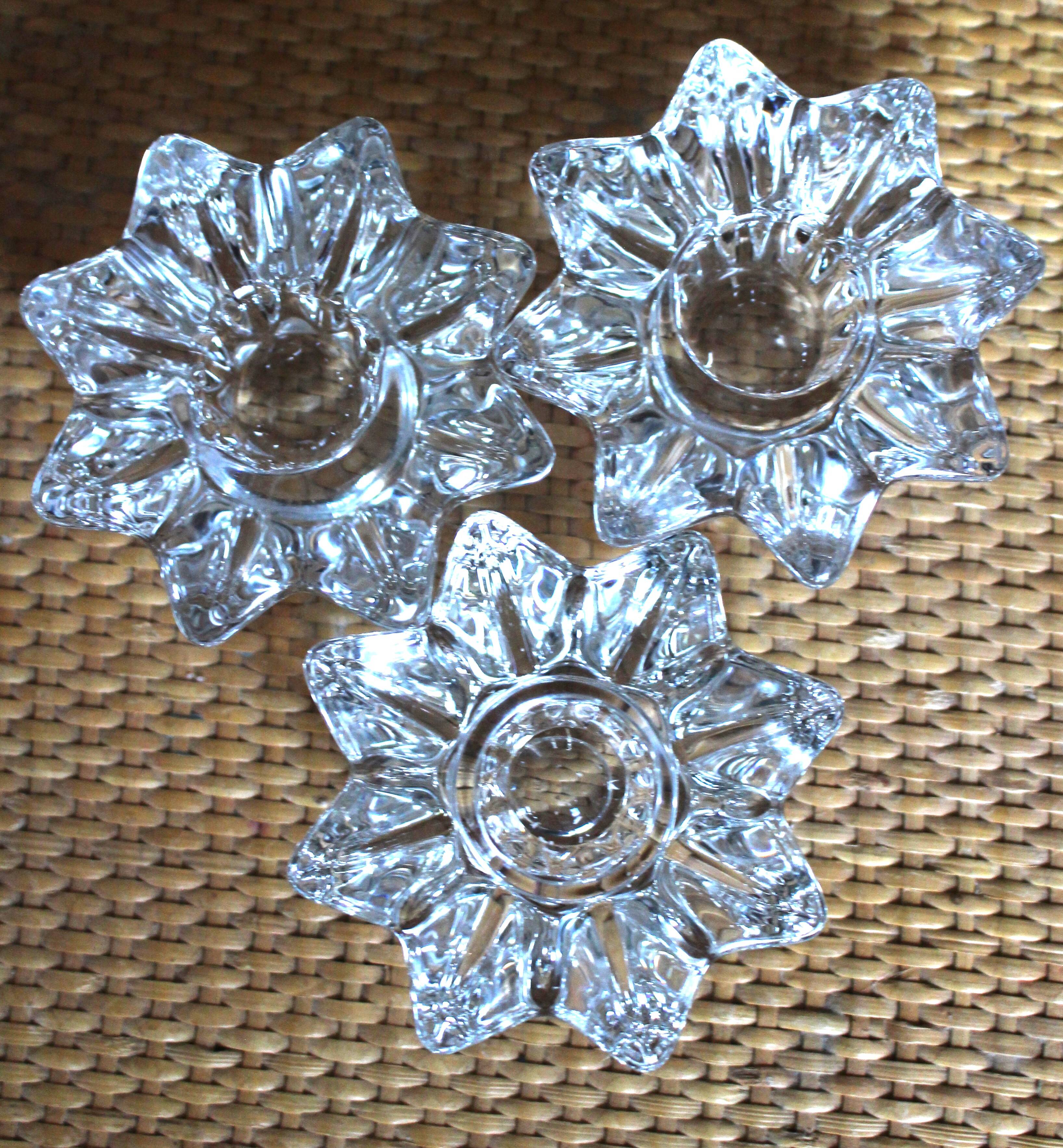 Un lot de 3 bougeoirs en verre étoile fleur vintage