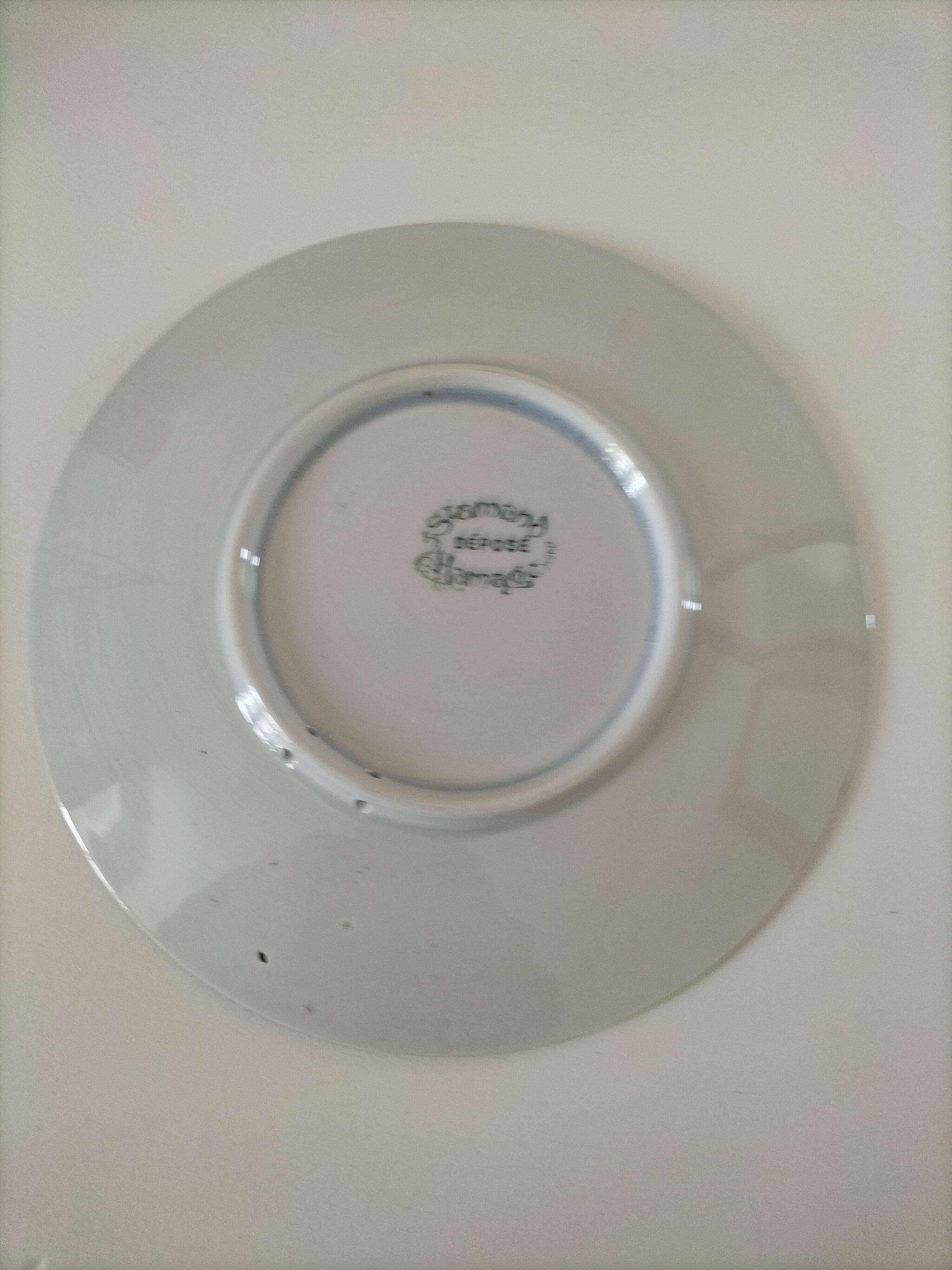 Saint-Amand Hamage plate – Stenciled cherry decoration 1945-1950