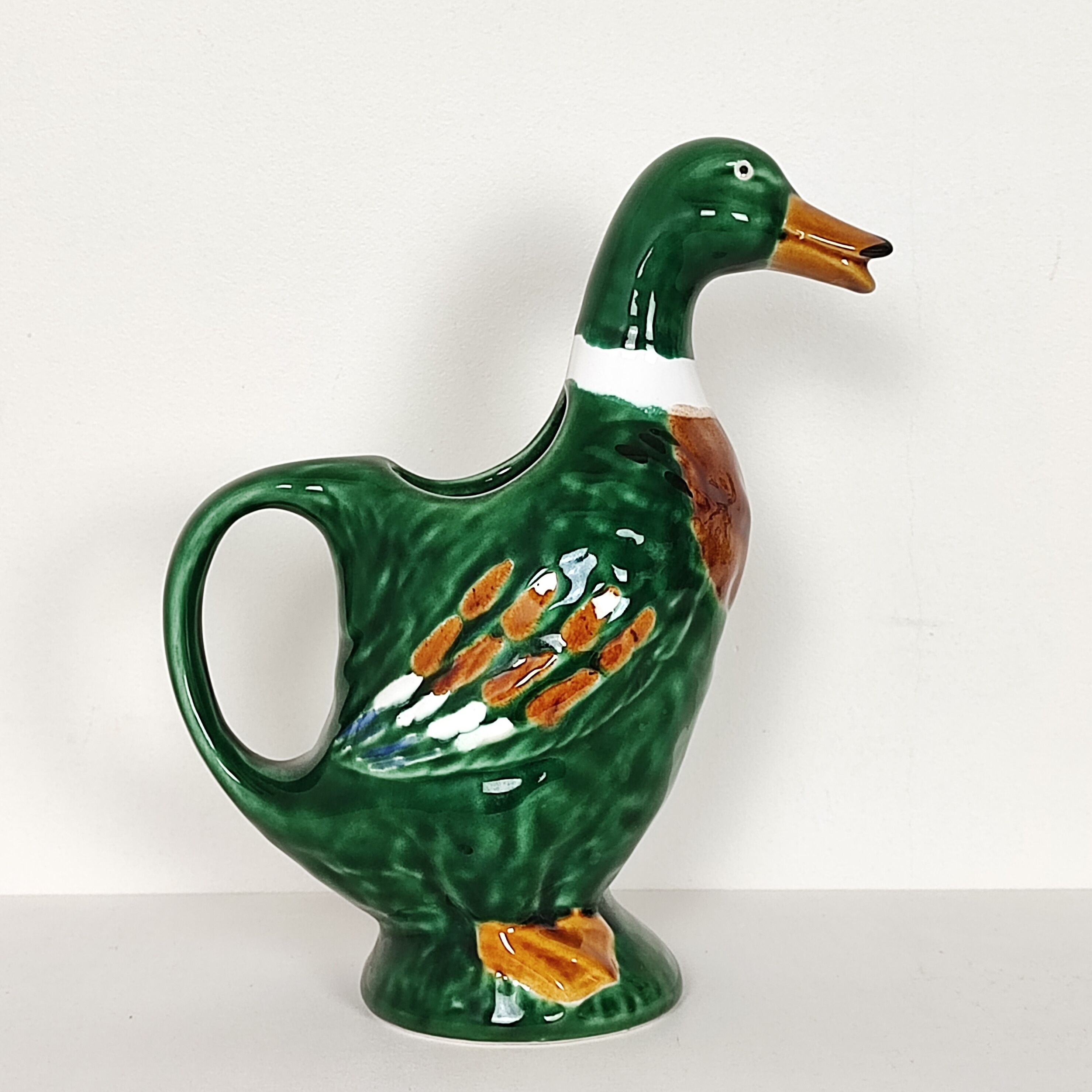Duck pitcher