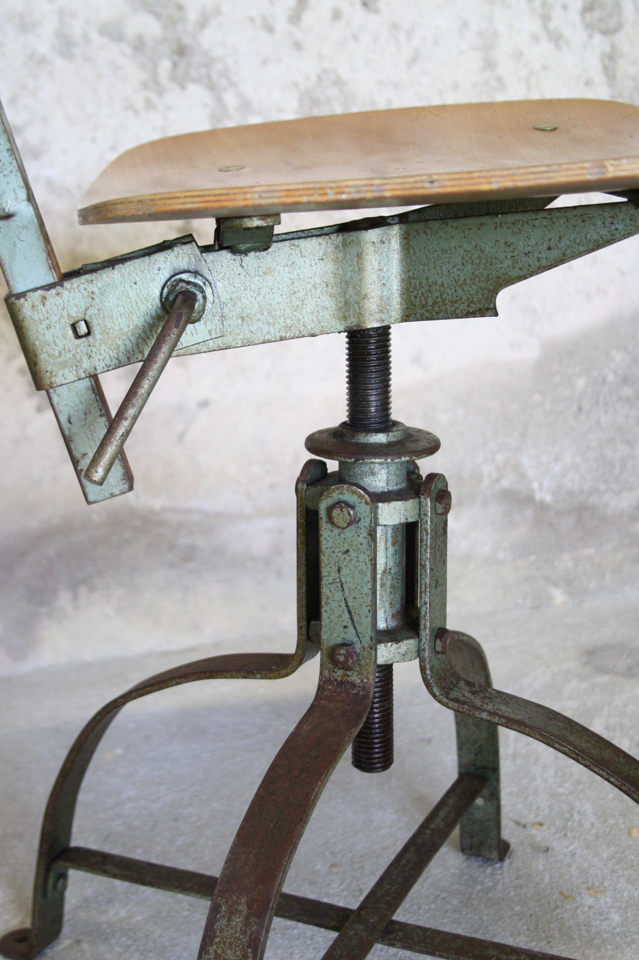 Bienaise workshop chair