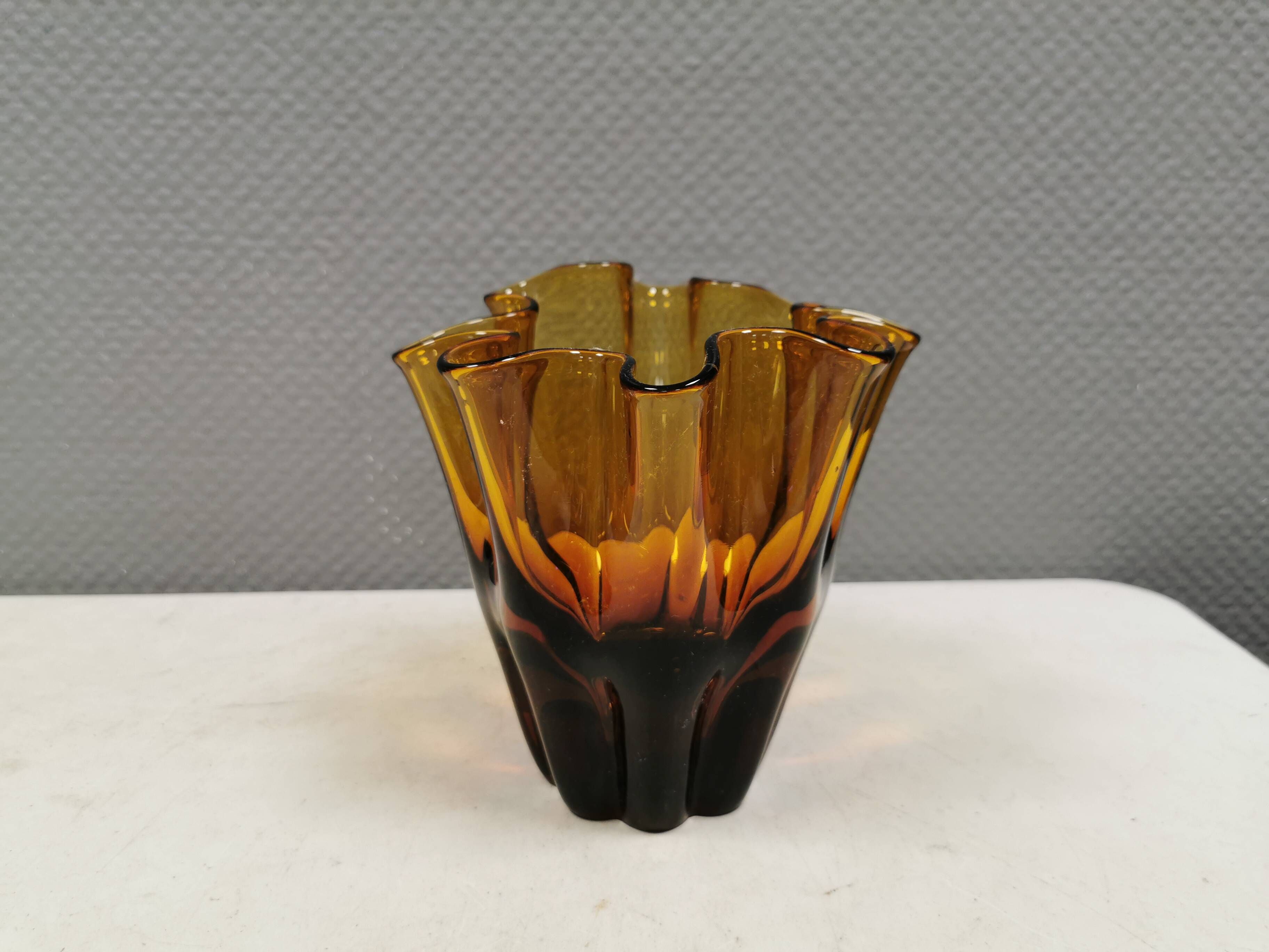 Beautiful ‘folded’ vase in amber-coloured glass. 1980-90s Finland