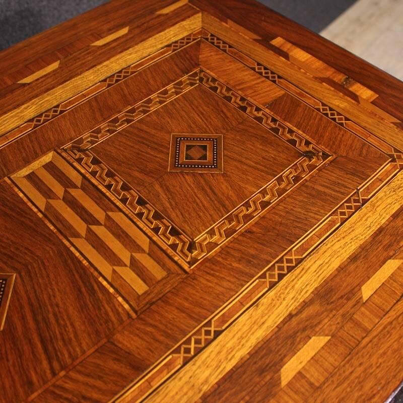Commode en marqueterie de style Louis XVI italien du 20e siècle