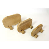 Ensemble de trois éléphants en bois à roulette