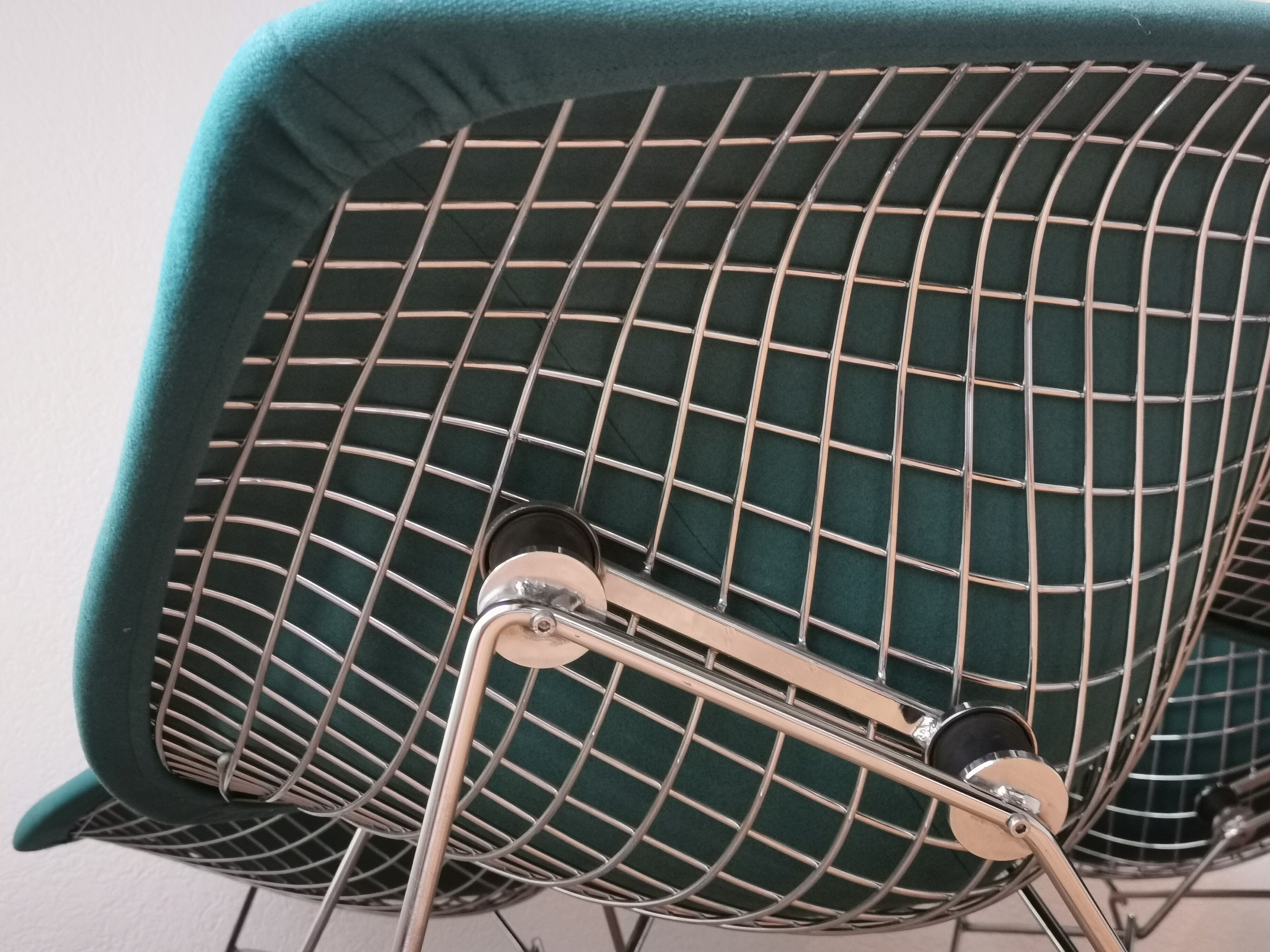 Diamond lounge armchairs by Harry Bertoia for Knoll