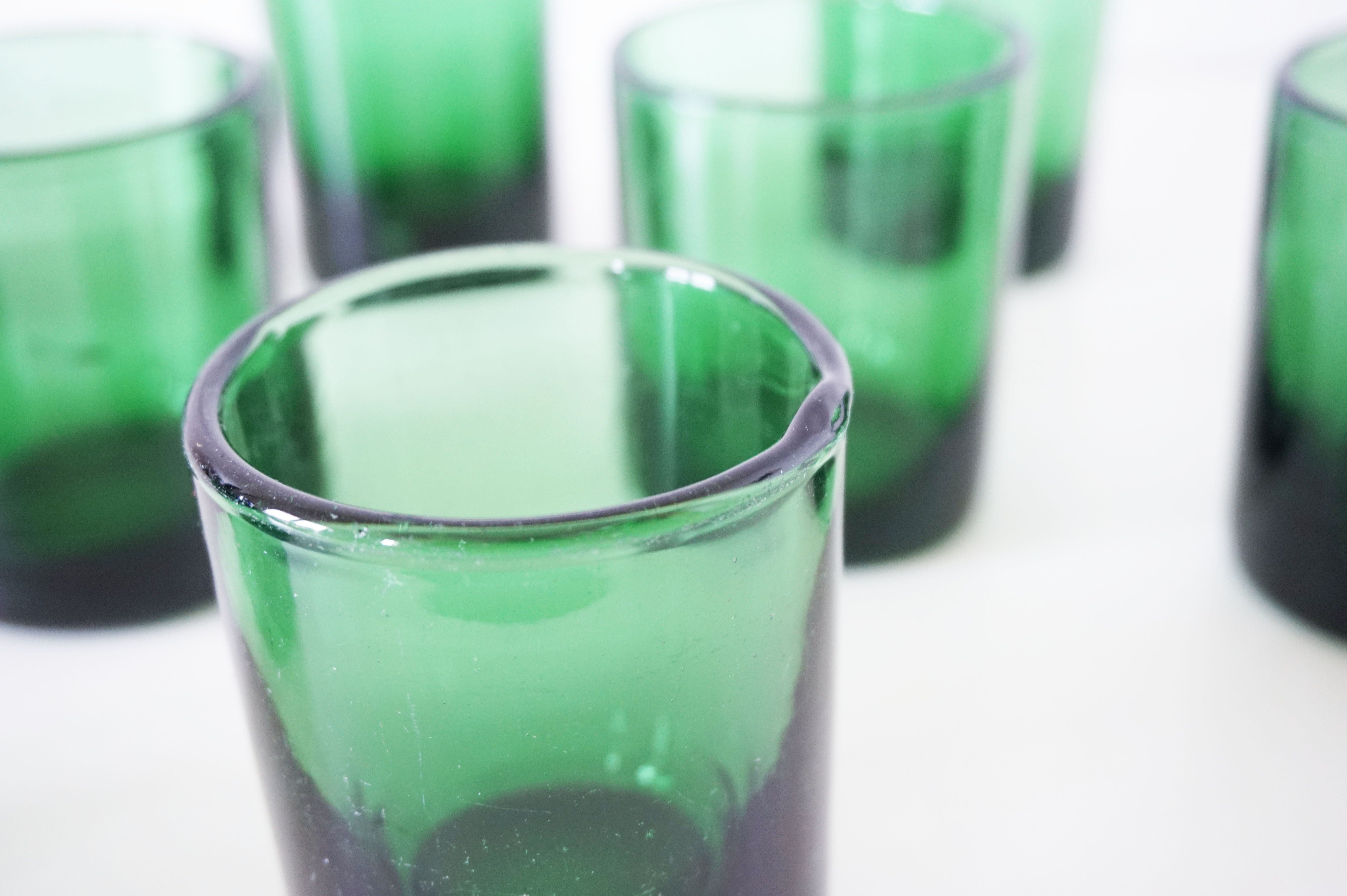 Lot de 9 verres à eau en verre soufflé vert