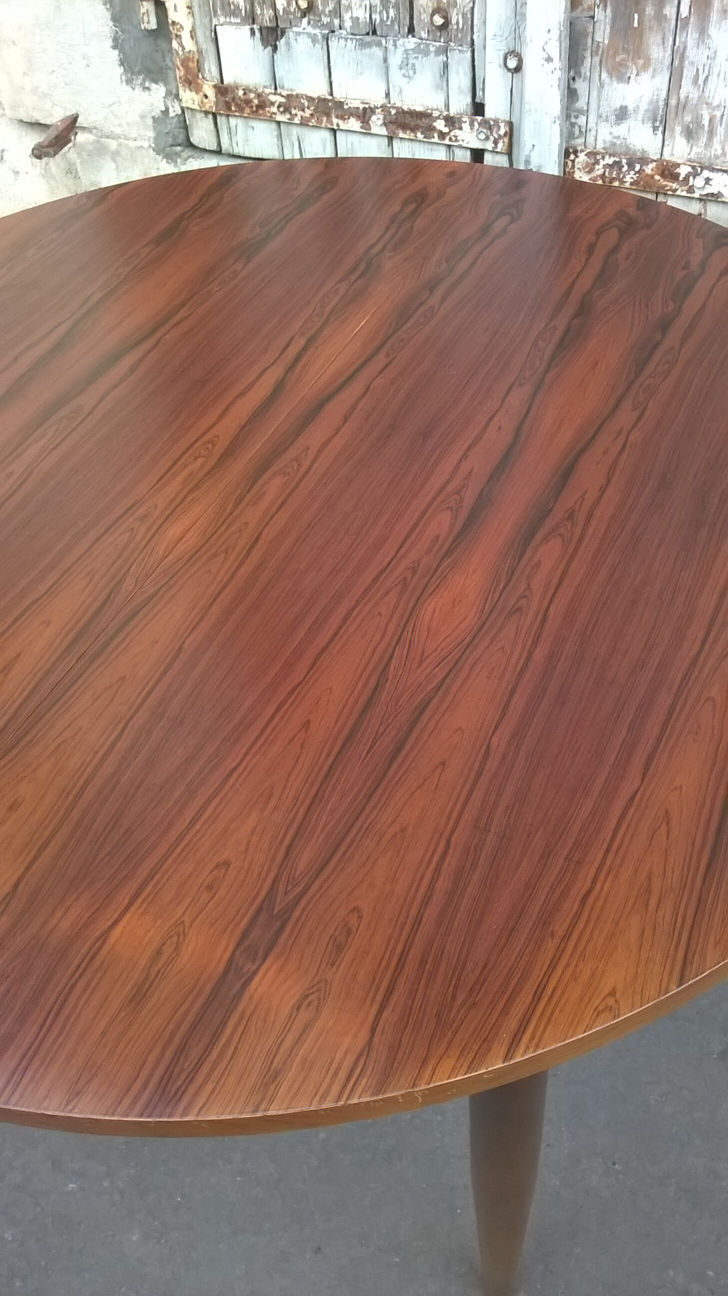 Rosewood stretch table