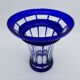 Vase en cristal taillé bleu cobalt