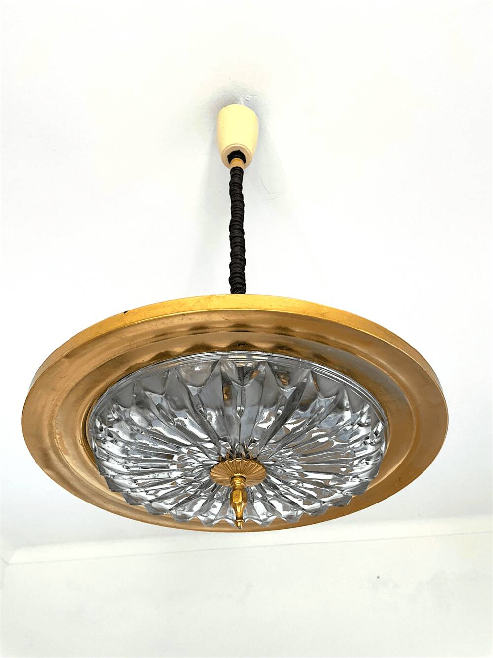 Retractable metal and  glass pull down pendant