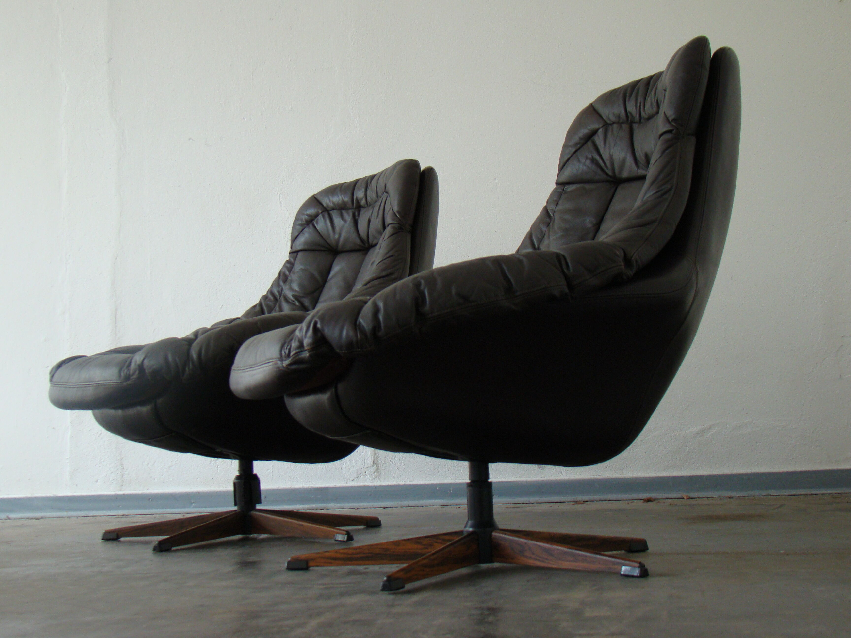 Pair of vintage Danish design brown leather swivel chairs by Bramin