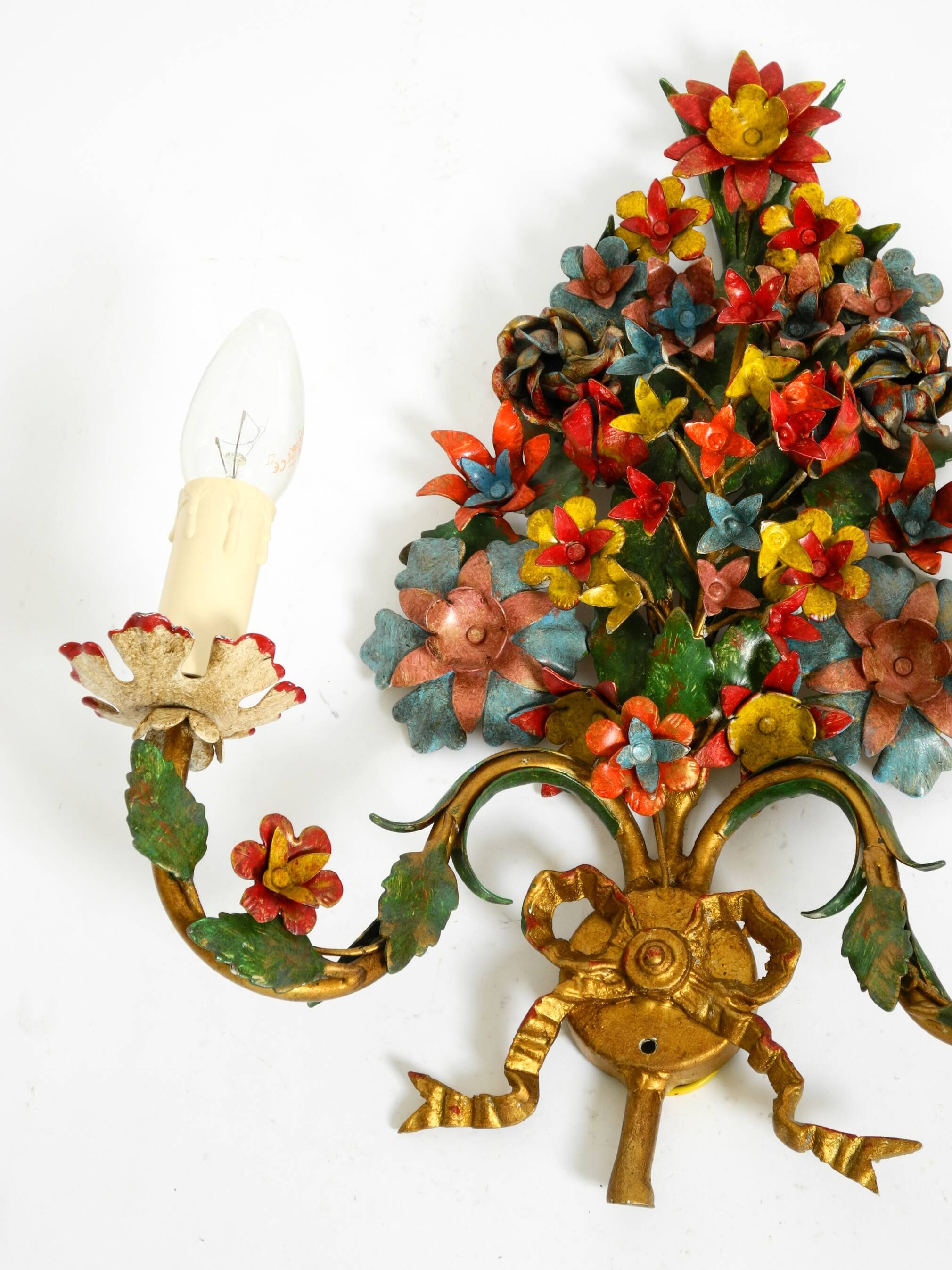 A pair of beautiful 1960s hand-painted and gilded metal wall lamps by Hans