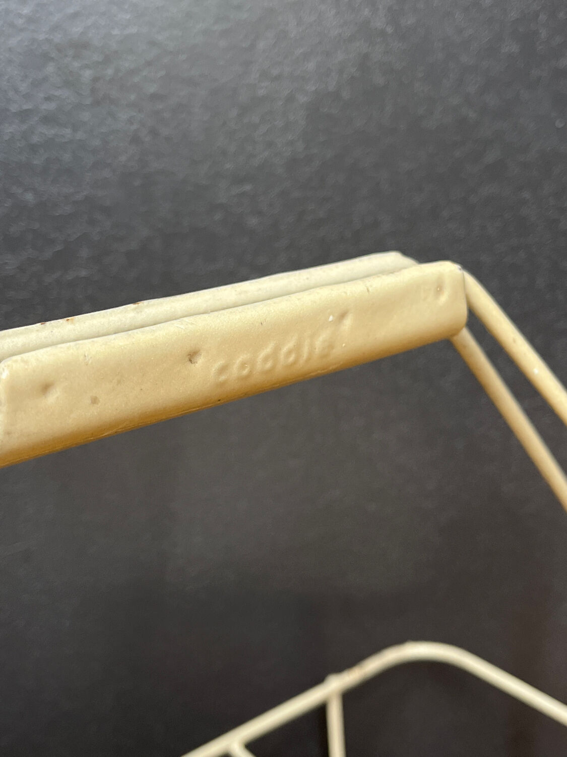 Shopping cart bottle basket