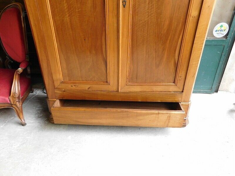 Louis Philippe walnut blond cabinet of the 19th