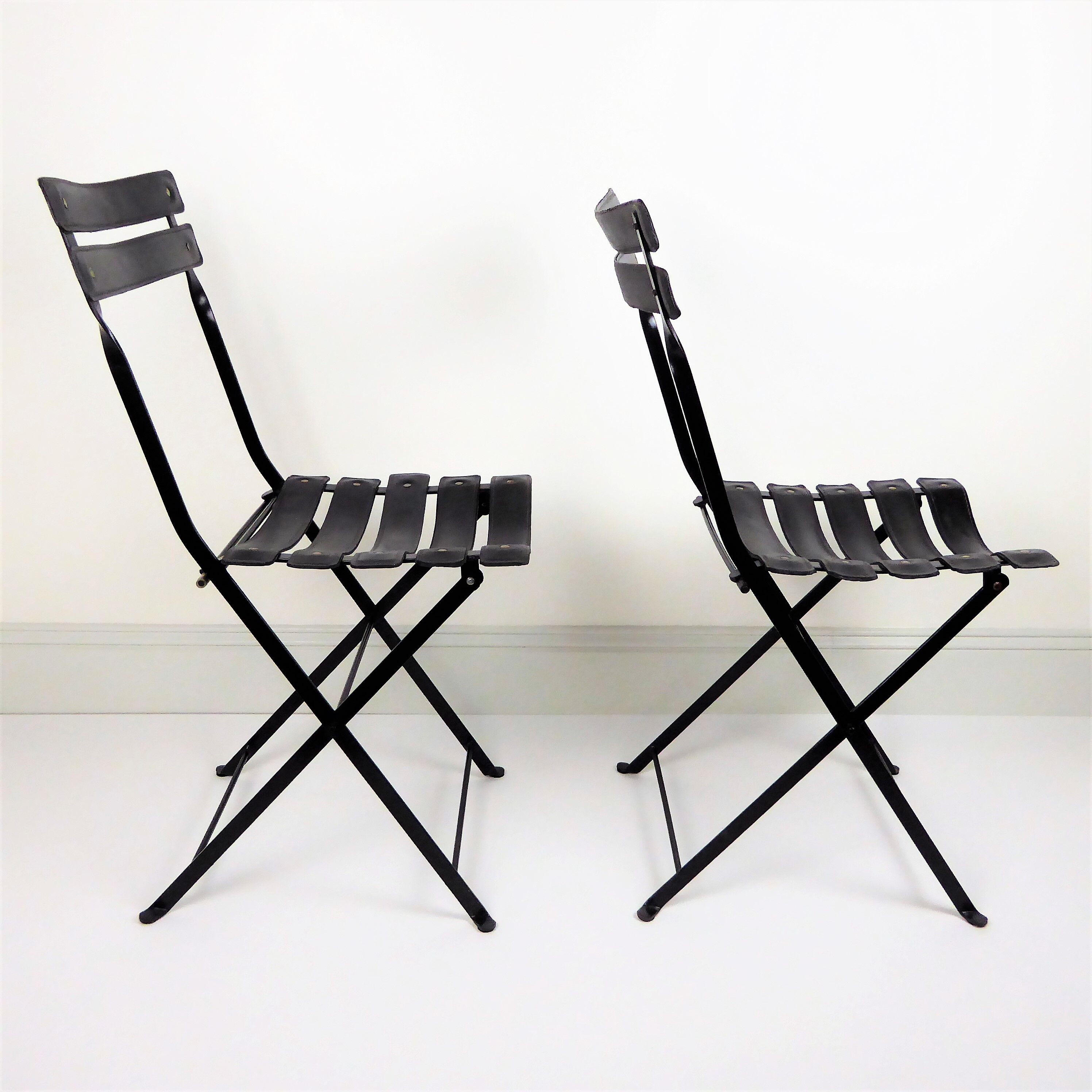 2 leather and metal folding chairs - Paquebot France 1960