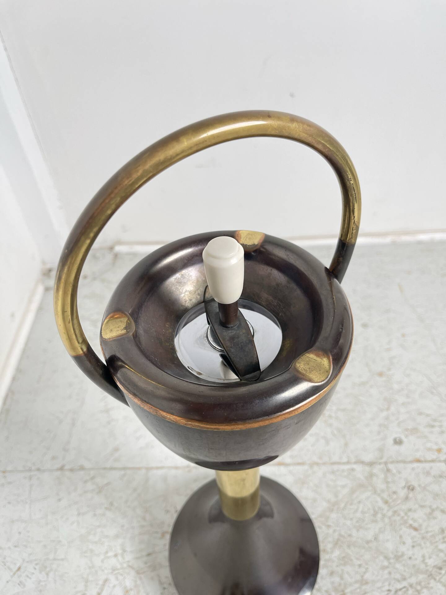 Wobble ashtray from around 1950
